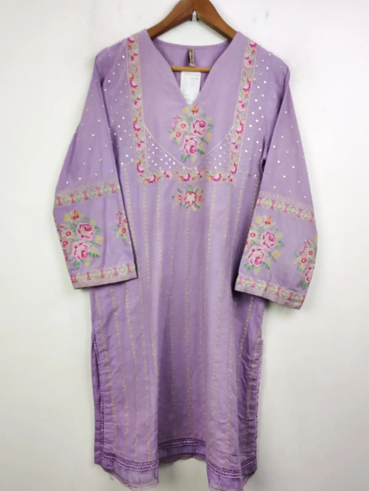 Buy online pre-used pre-loved 100% authentic & Original branded Ethnic (WBK-976) available in Pakistan. Top international brands avilable.