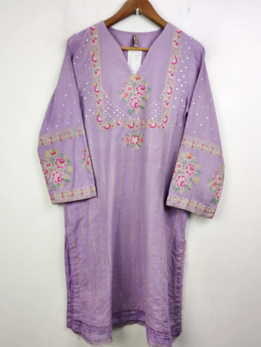 Buy online pre-used pre-loved 100% authentic & Original branded Ethnic (WBK-976) available in Pakistan. Top international brands avilable.