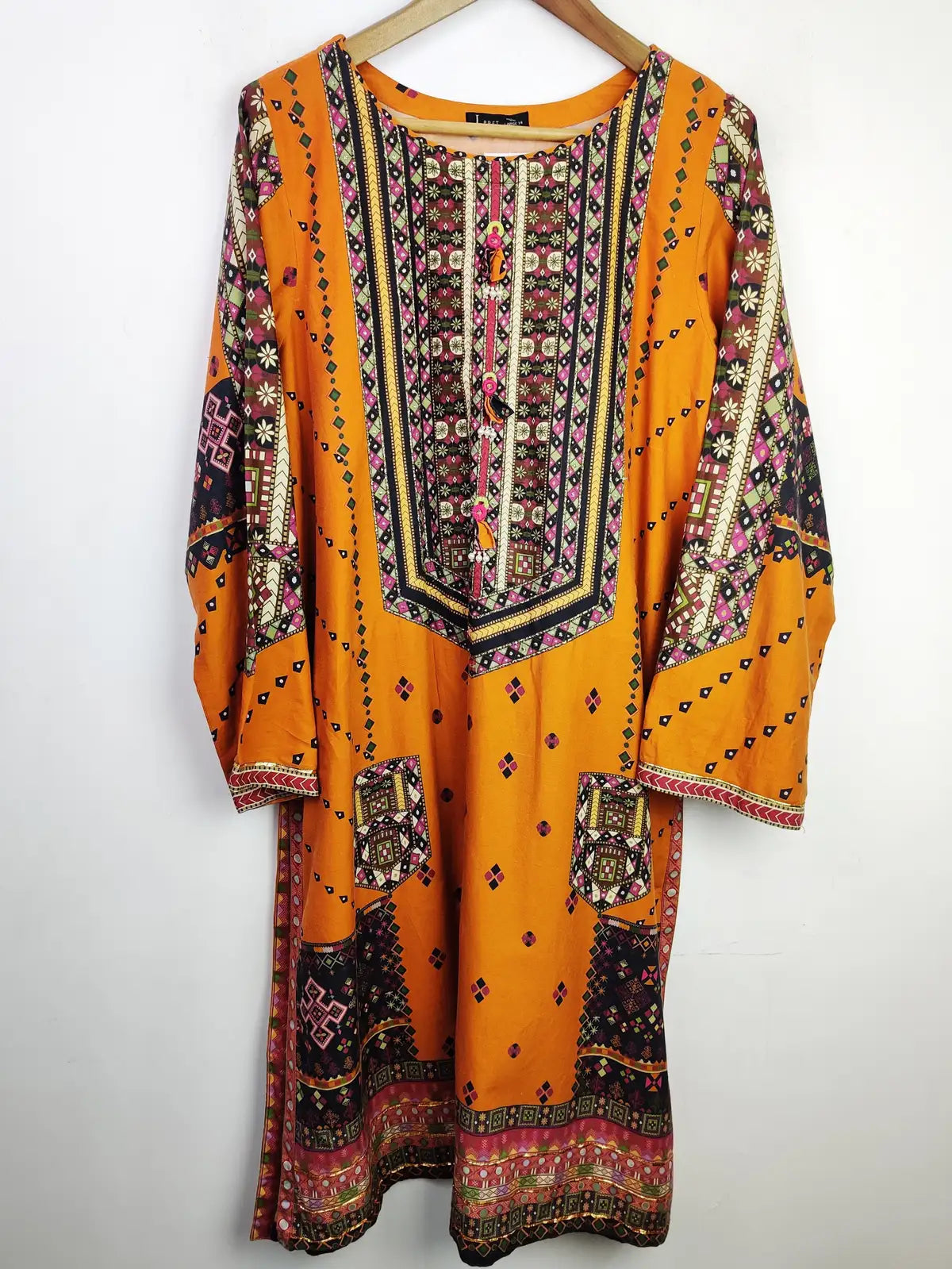 Buy online pre-used pre-loved 100% authentic & Original branded J. (WBK-978) available in Pakistan. Top international brands avilable.