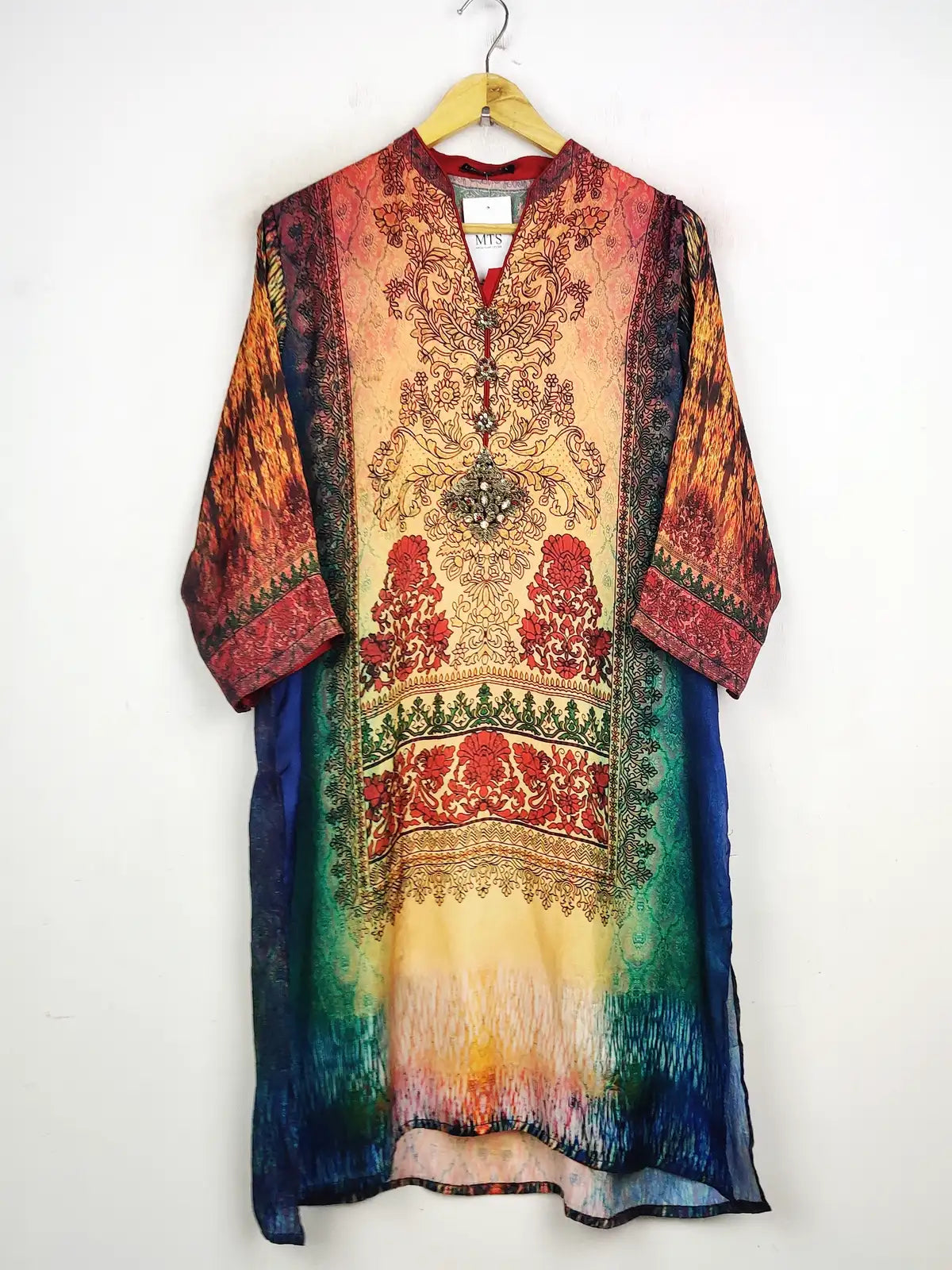 Buy online pre-used pre-loved 100% authentic & Original branded Limelight (WBK-985) available in Pakistan. Top international brands avilable.