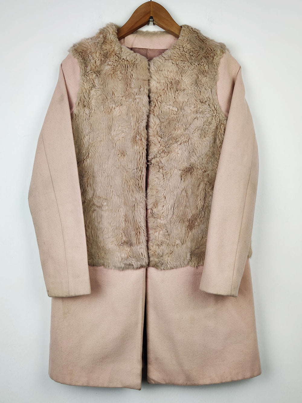 Buy online pre-used pre-loved 100% authentic & Original branded Zara (WC-1938) available in Pakistan. Top international brands avilable.