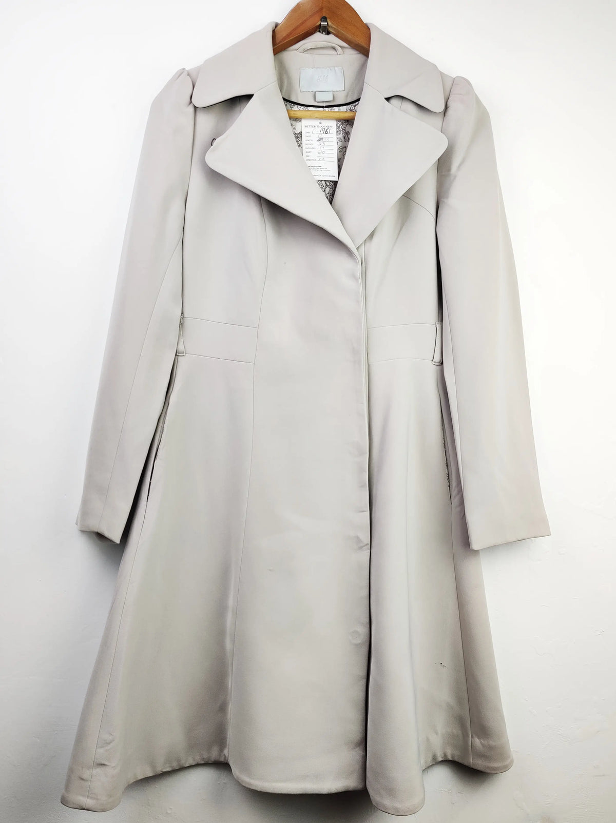 Buy online pre-used pre-loved 100% authentic & Original branded H&M (WC-1961) available in Pakistan. Top international brands avilable.