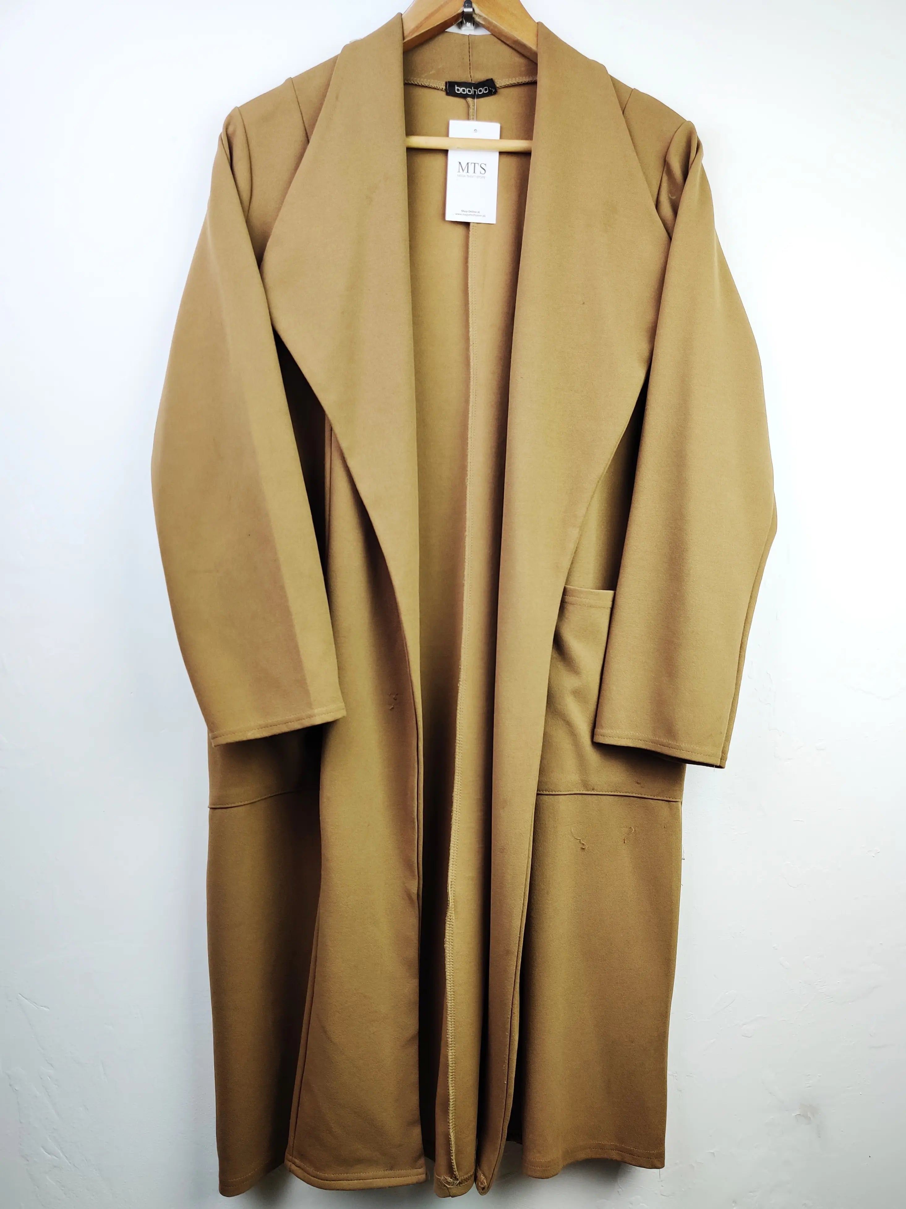 Buy online pre-used pre-loved 100% authentic & Original branded Boohoo (WC-1975) available in Pakistan. Top international brands avilable.