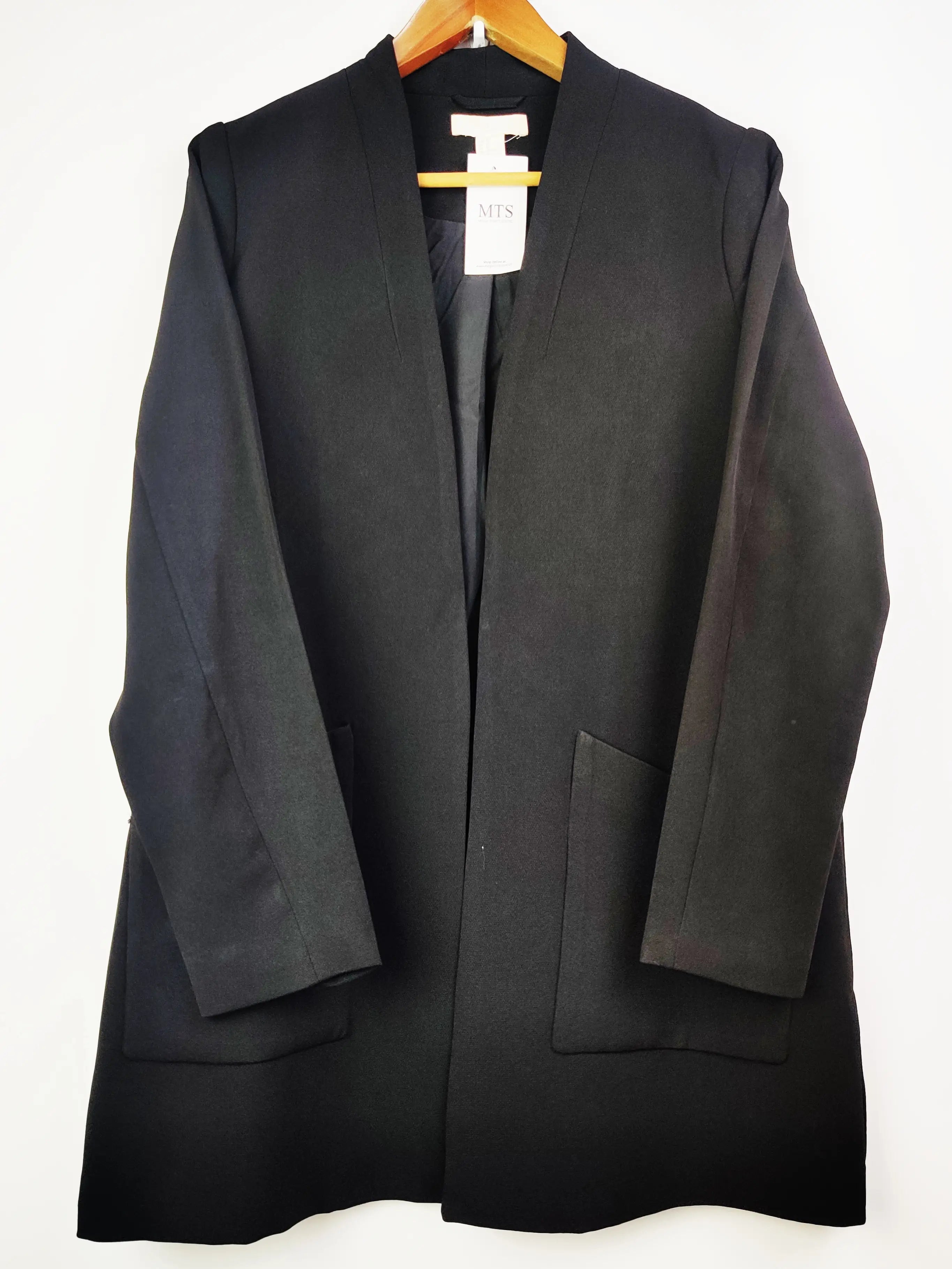 Buy online pre-used pre-loved 100% authentic & Original branded H&M (WC-1982) available in Pakistan. Top international brands avilable.