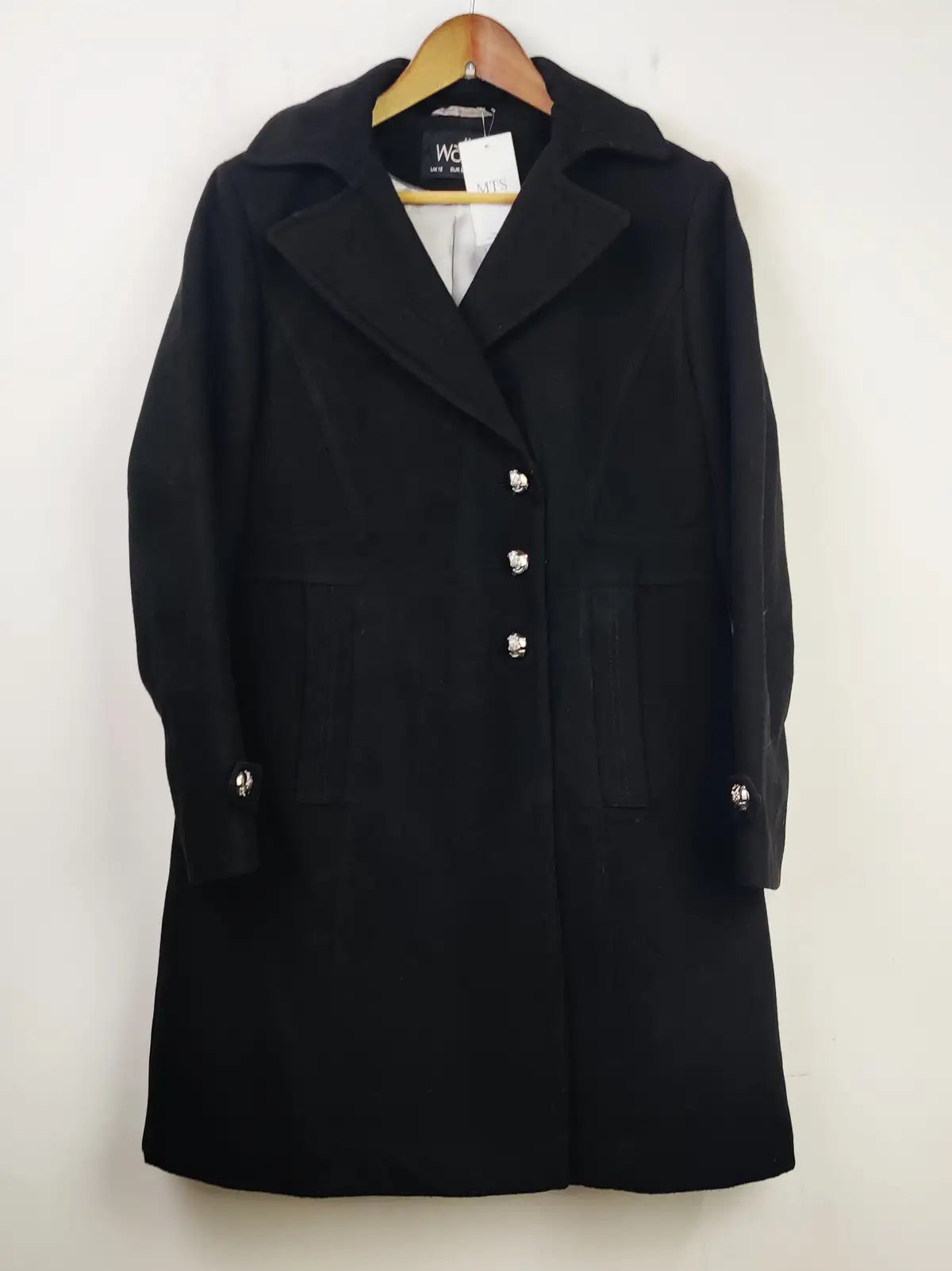 Buy online pre-used pre-loved 100% authentic & Original branded Wallis (WC-2381) available in Pakistan. Top international brands avilable.