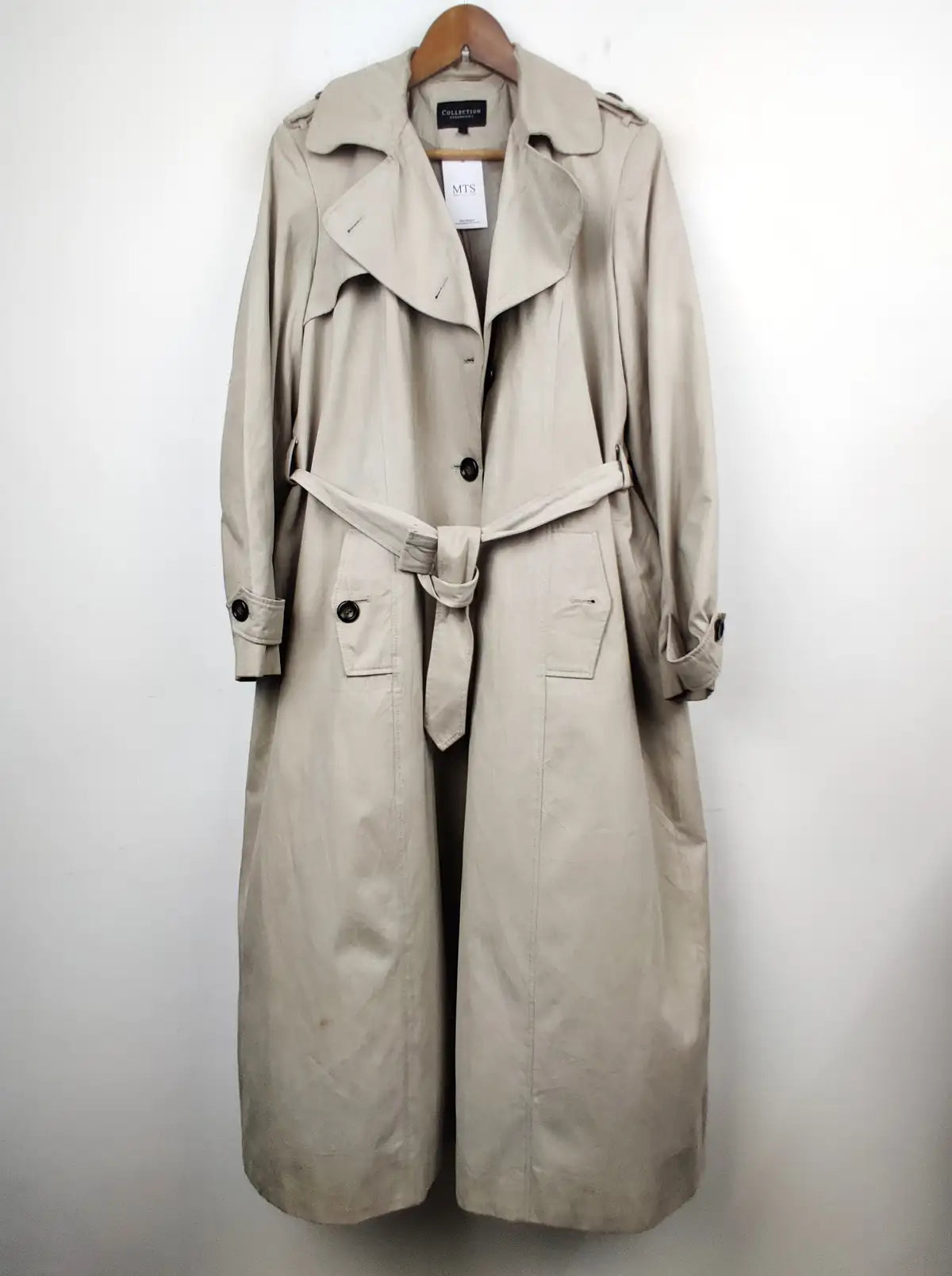 Buy online pre-used pre-loved 100% authentic & Original branded Debenhams (WC-2525) available in Pakistan. Top international brands avilable.