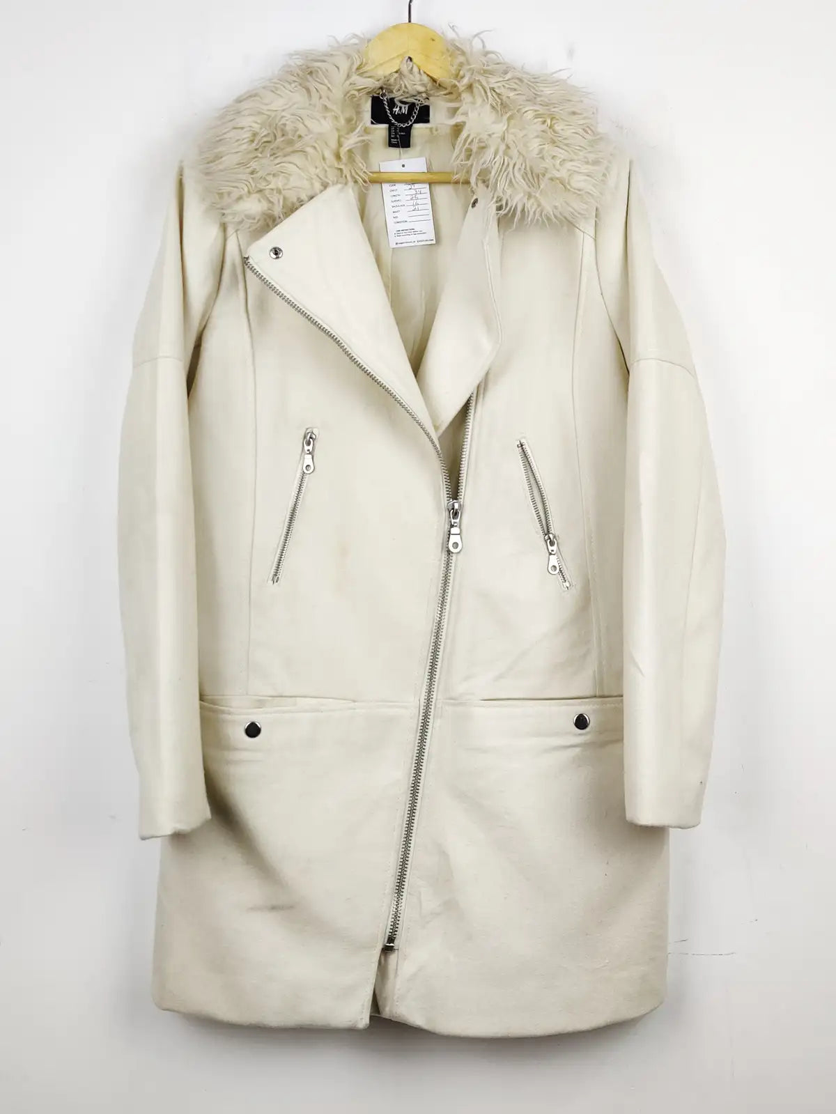 Buy online pre-used pre-loved 100% authentic & Original branded H&M (WC-2537) available in Pakistan. Top international brands avilable.