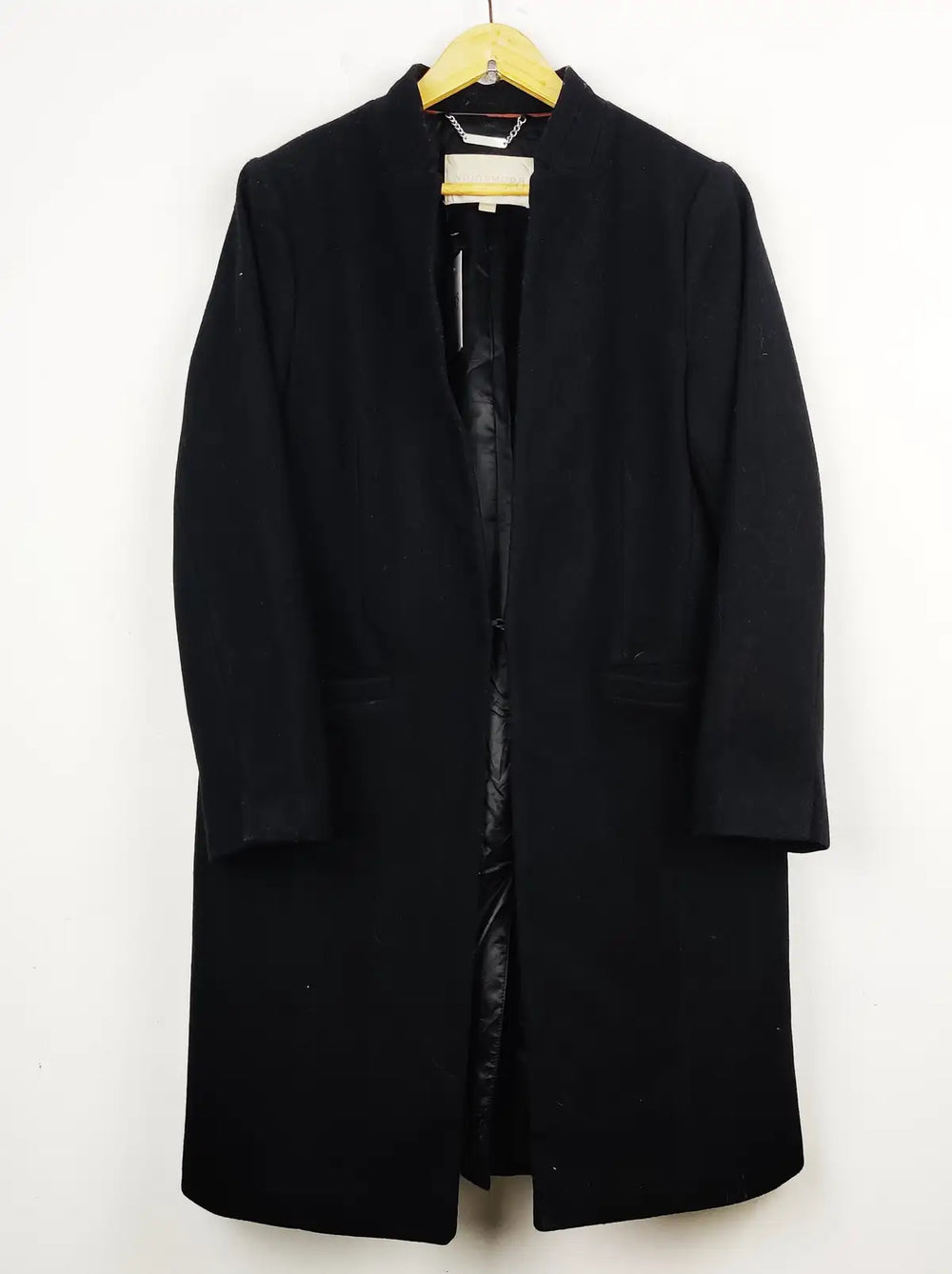 Buy online pre-used pre-loved 100% authentic & Original branded Windsmoor (WC-2619) available in Pakistan. Top international brands avilable.