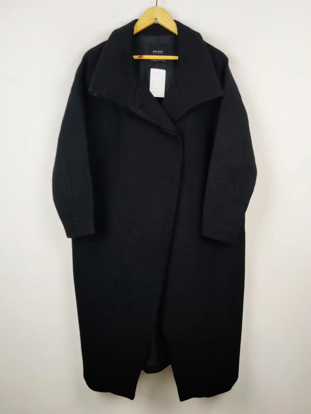 Buy online pre-used pre-loved 100% authentic & Original branded Zara (WC-2655) available in Pakistan. Top international brands avilable.