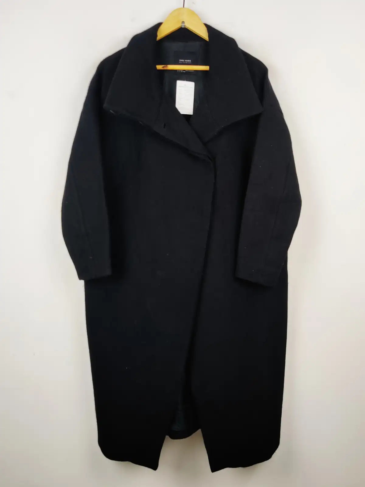 Buy online pre-used pre-loved 100% authentic & Original branded Zara (WC-2655) available in Pakistan. Top international brands avilable.