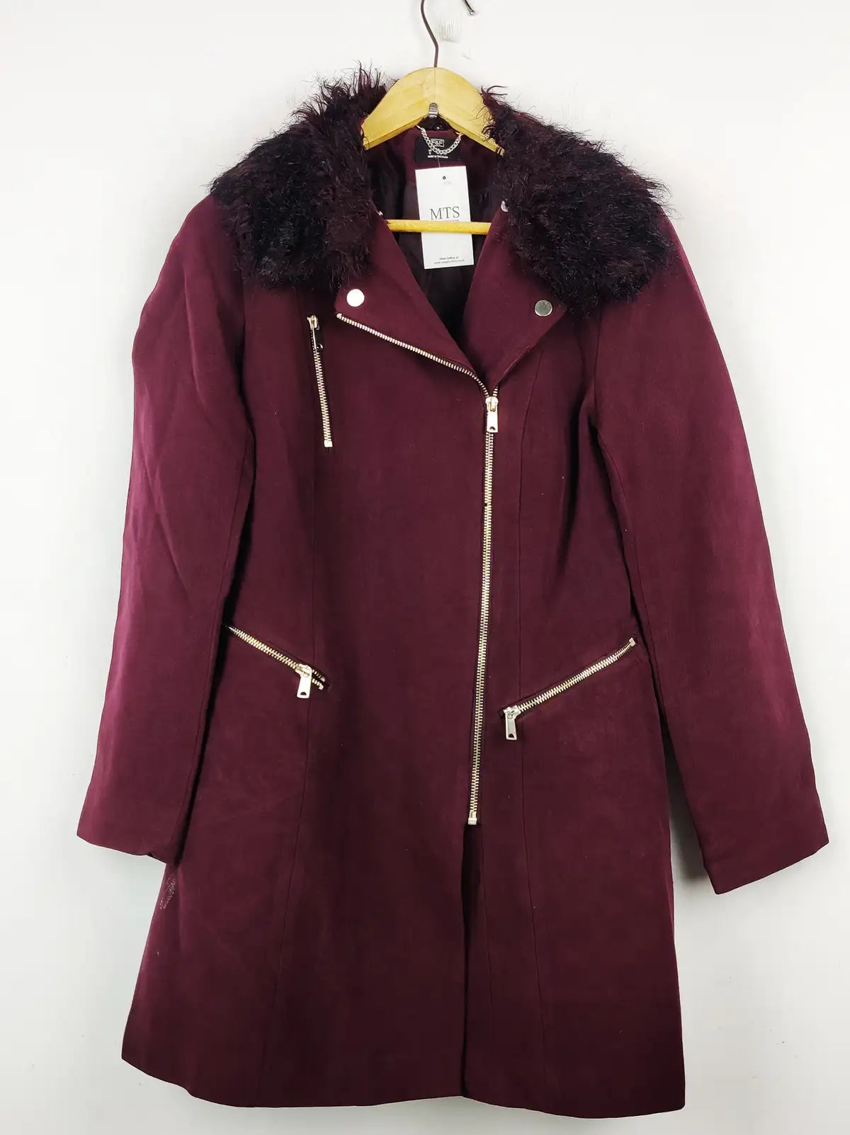 Buy online pre-used pre-loved 100% authentic & Original branded F&F (WC-2662) available in Pakistan. Top international brands avilable.