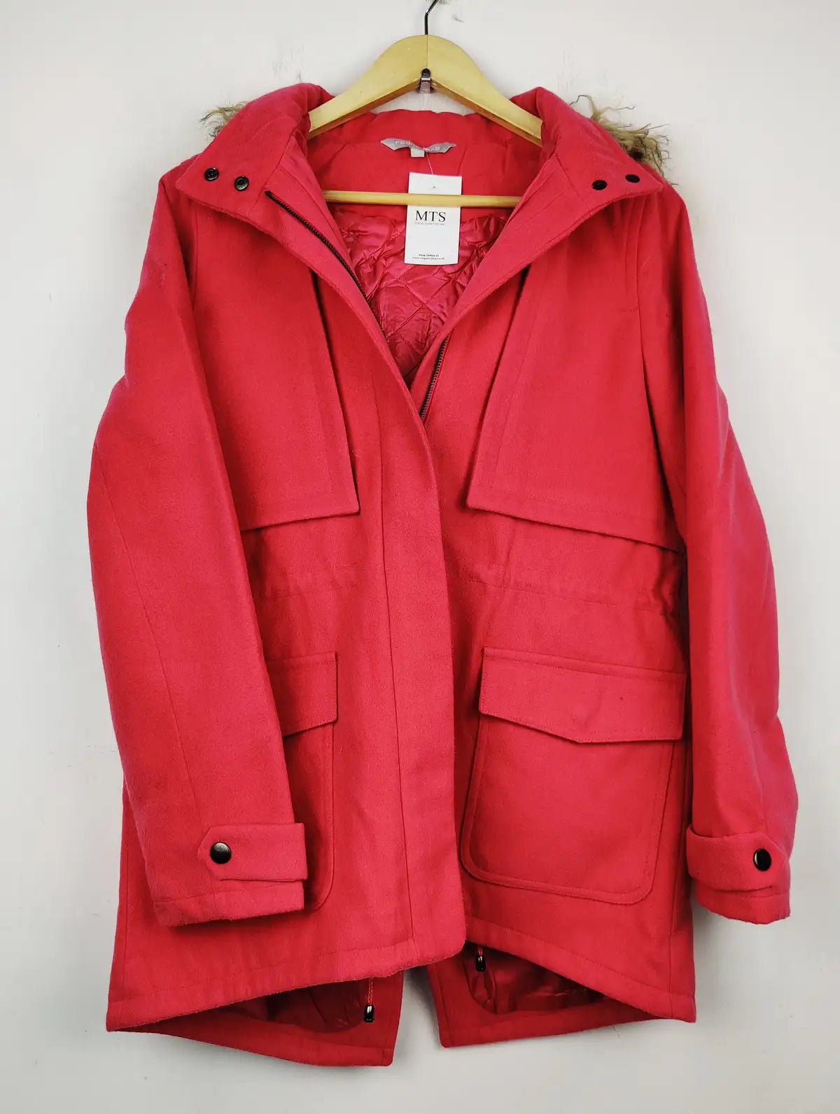 Buy online pre-used pre-loved 100% authentic & Original branded Red Herring (WC-3033) available in Pakistan. Top international brands avilable.