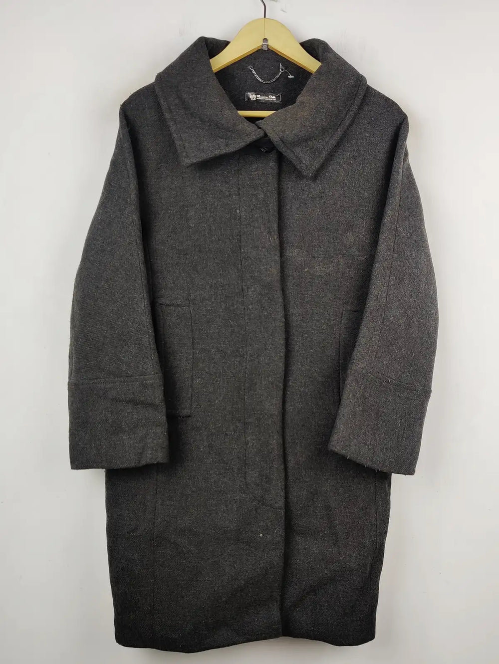 Buy online pre-used pre-loved 100% authentic & Original branded Massimo Dutti (WC-3075) available in Pakistan. Top international brands avilable.