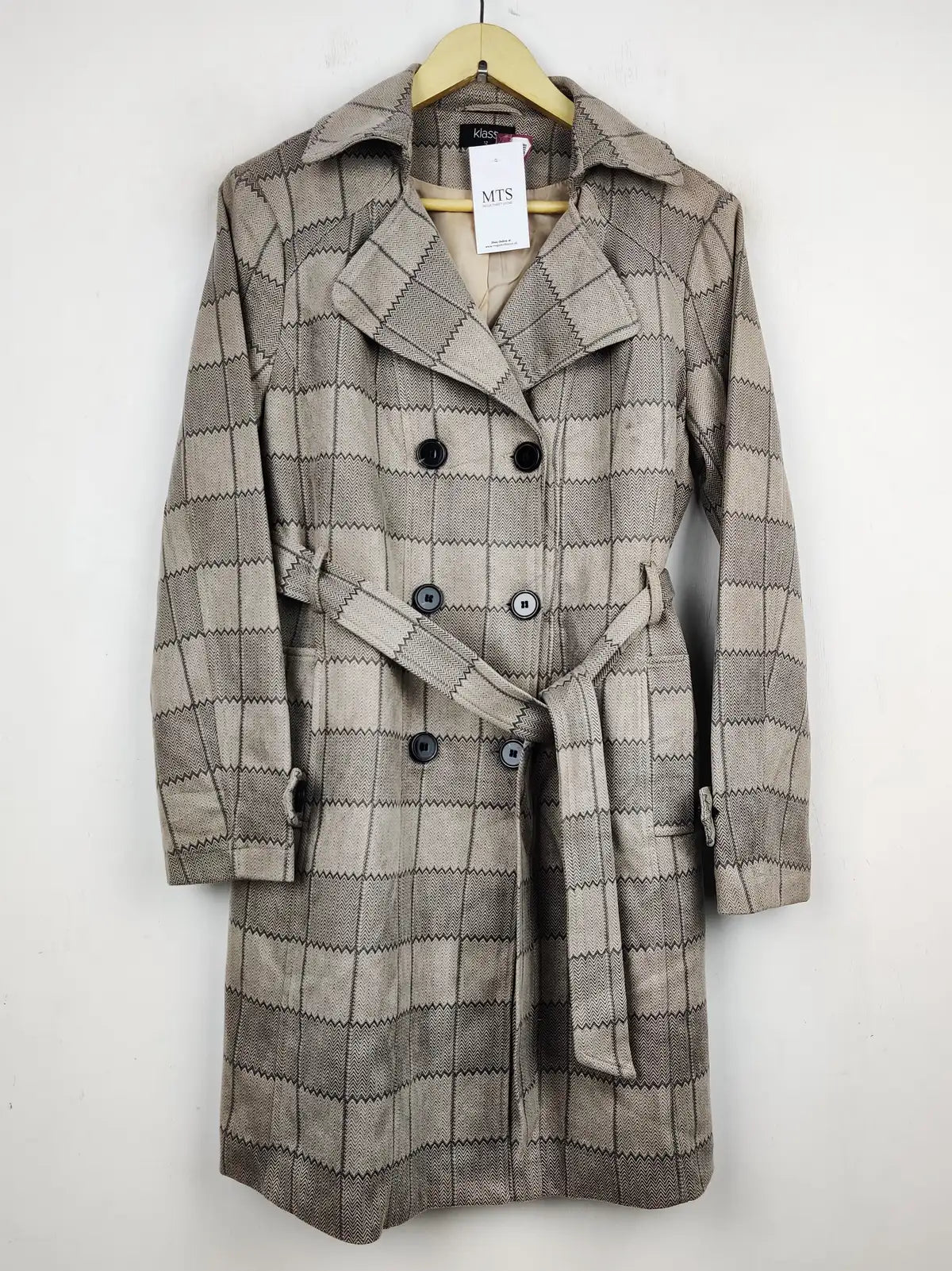 Buy online pre-used pre-loved 100% authentic & Original branded Class (WC-3147) available in Pakistan. Top international brands avilable.