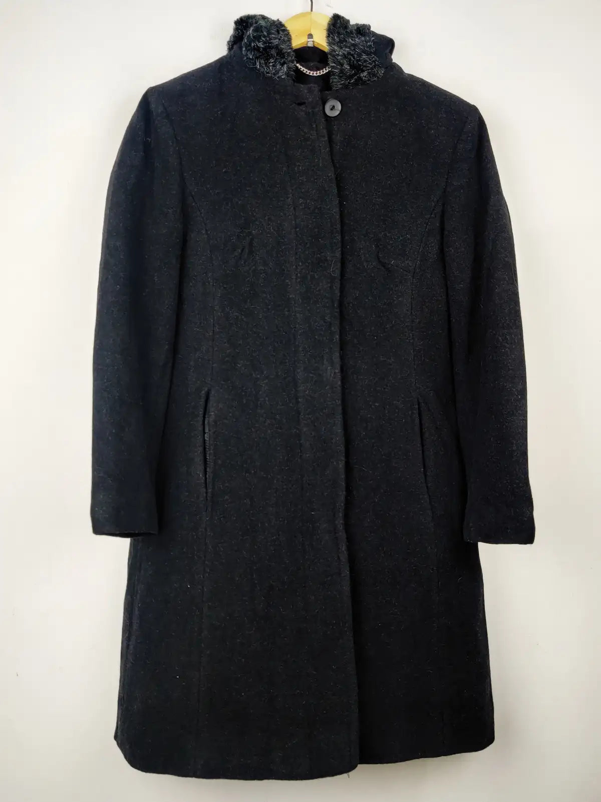 Buy online pre-used pre-loved 100% authentic & Original branded Barker Tax (WC-3171) available in Pakistan. Top international brands avilable.