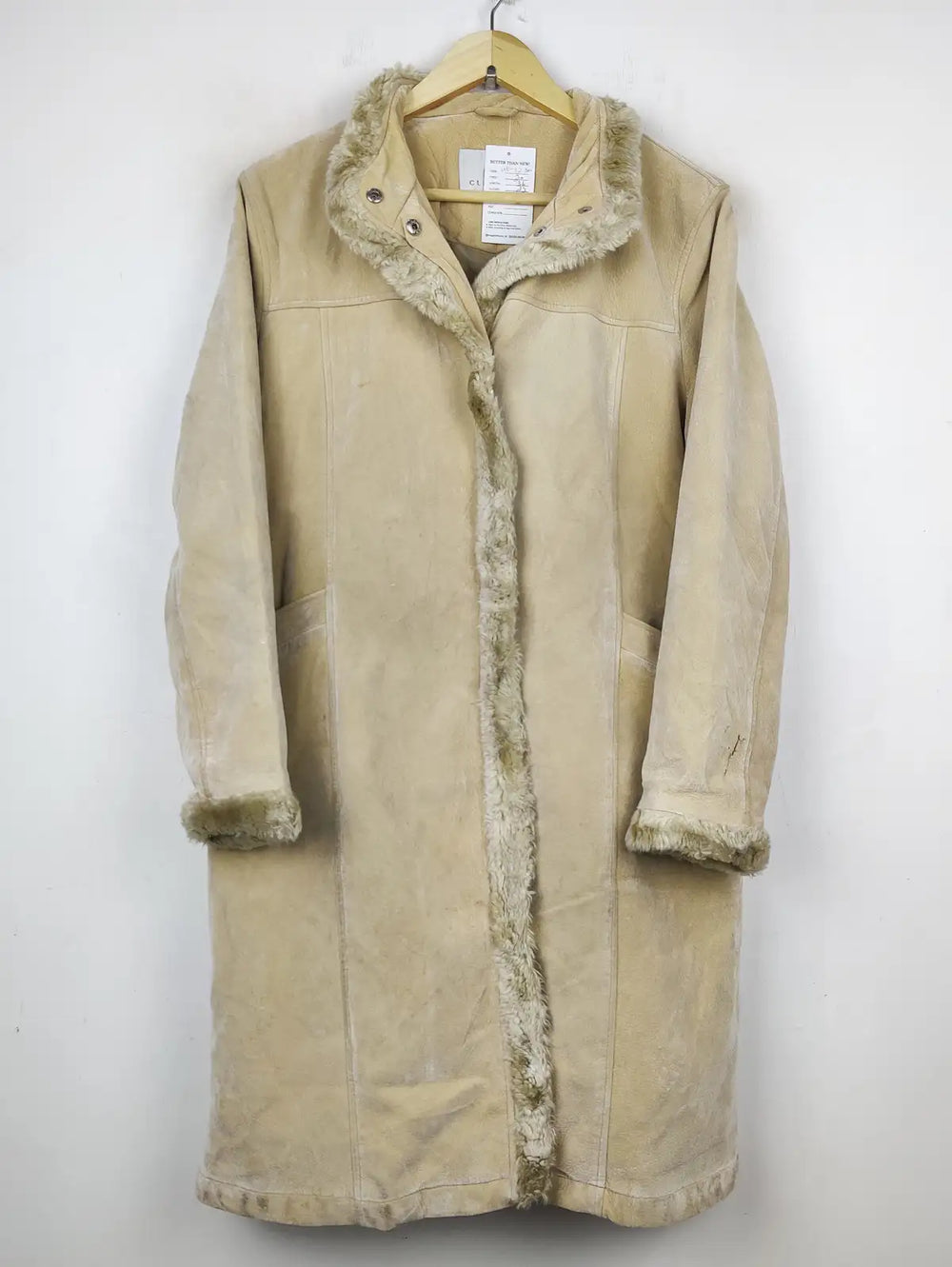 Buy online pre-used pre-loved 100% authentic & Original branded Classics (WC-3230) available in Pakistan. Top international brands avilable.