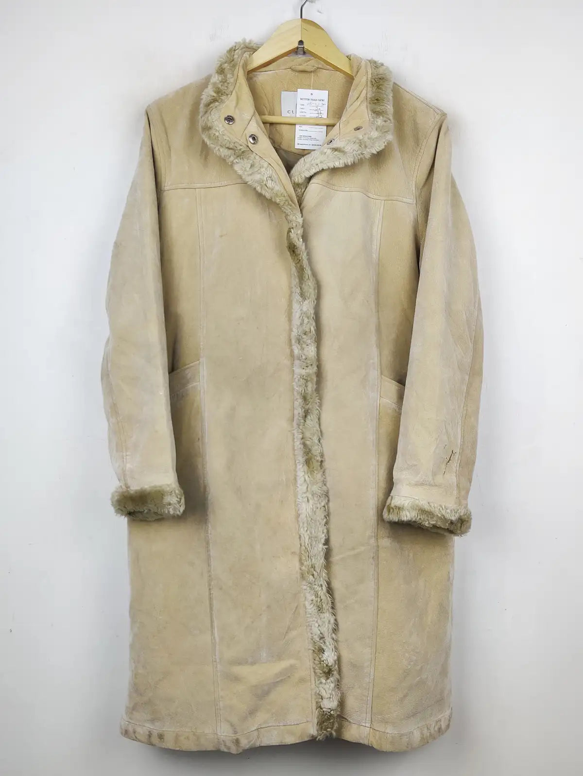 Buy online pre-used pre-loved 100% authentic & Original branded Classics (WC-3230) available in Pakistan. Top international brands avilable.