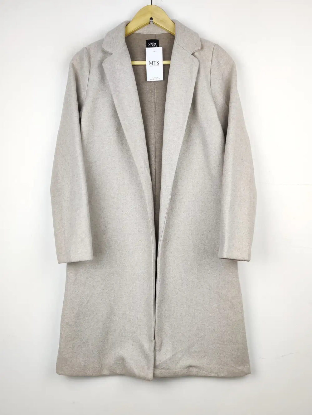 Buy online pre-used pre-loved 100% authentic & Original branded Zara (WC-3503) available in Pakistan. Top international brands avilable.