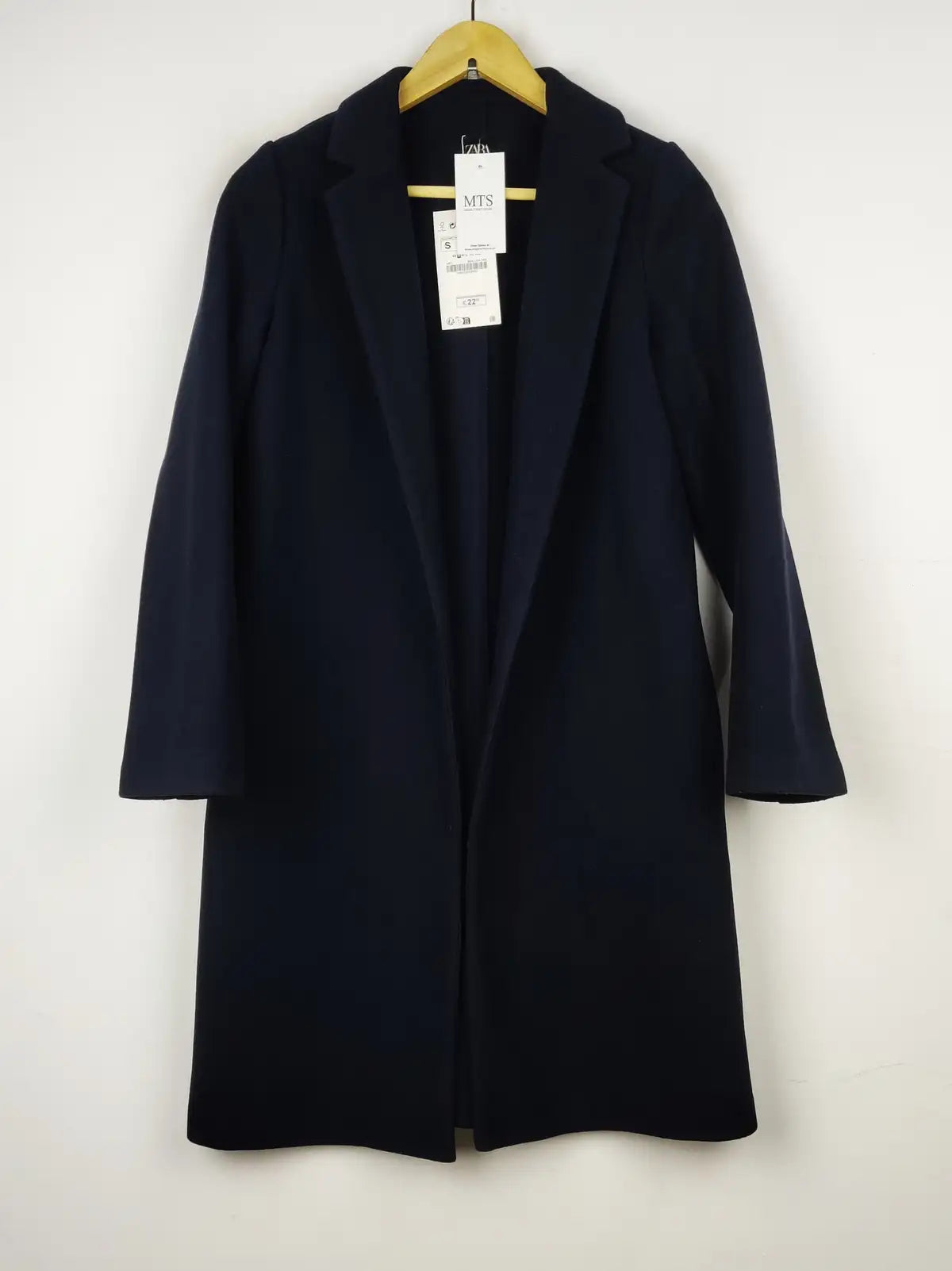 Buy online pre-used pre-loved 100% authentic & Original branded Zara (WC-3512) available in Pakistan. Top international brands avilable.