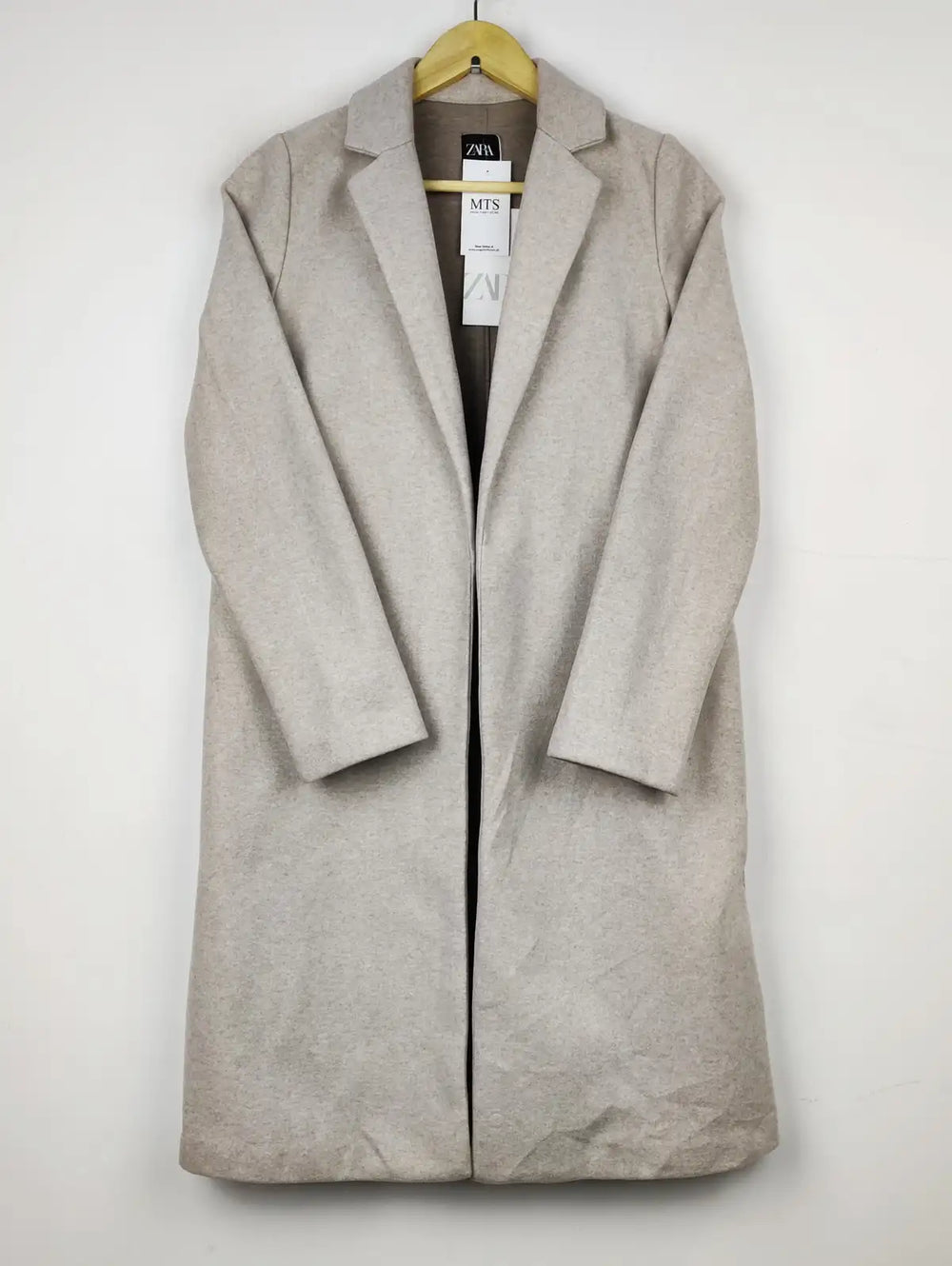 Buy online pre-used pre-loved 100% authentic & Original branded Zara (WC-3528) available in Pakistan. Top international brands avilable.