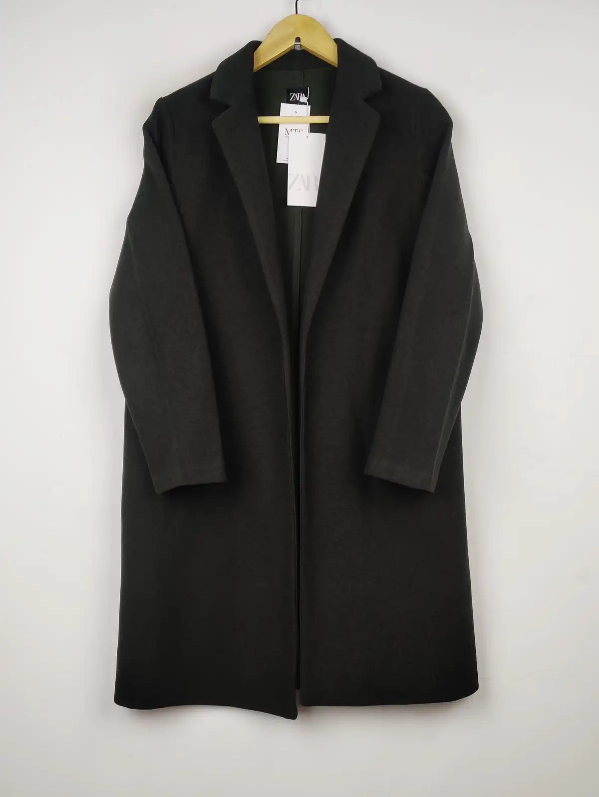 Buy online pre-used pre-loved 100% authentic & Original branded Zara (WC-3534) available in Pakistan. Top international brands avilable.