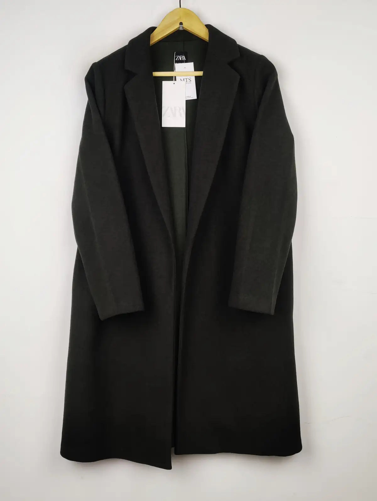 Buy online pre-used pre-loved 100% authentic & Original branded Zara (WC-3537) available in Pakistan. Top international brands avilable.