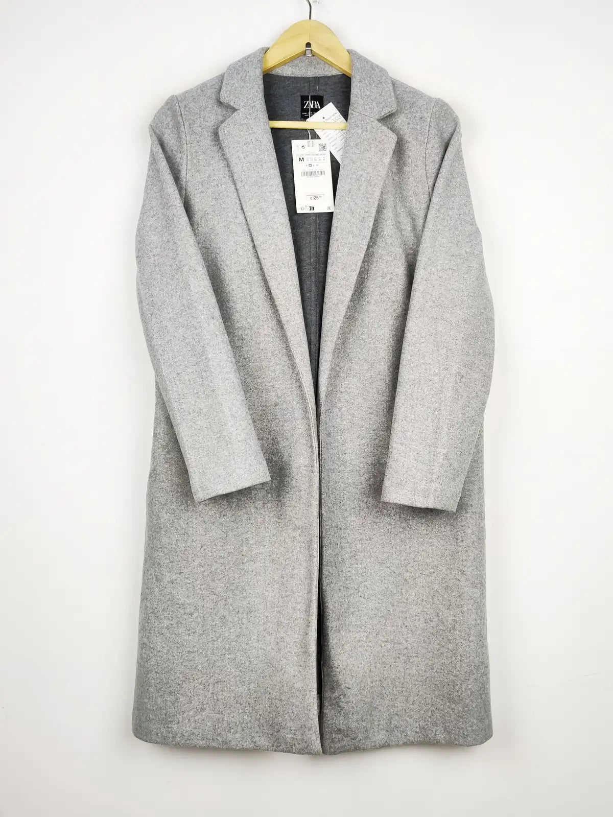 Buy online pre-used pre-loved 100% authentic & Original branded Zara (WC-3555) available in Pakistan. Top international brands avilable.