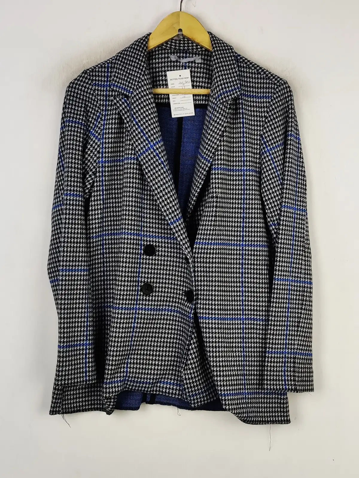 Buy online pre-used pre-loved 100% authentic & Original branded Redheiring (WC-3647) available in Pakistan. Top international brands avilable.