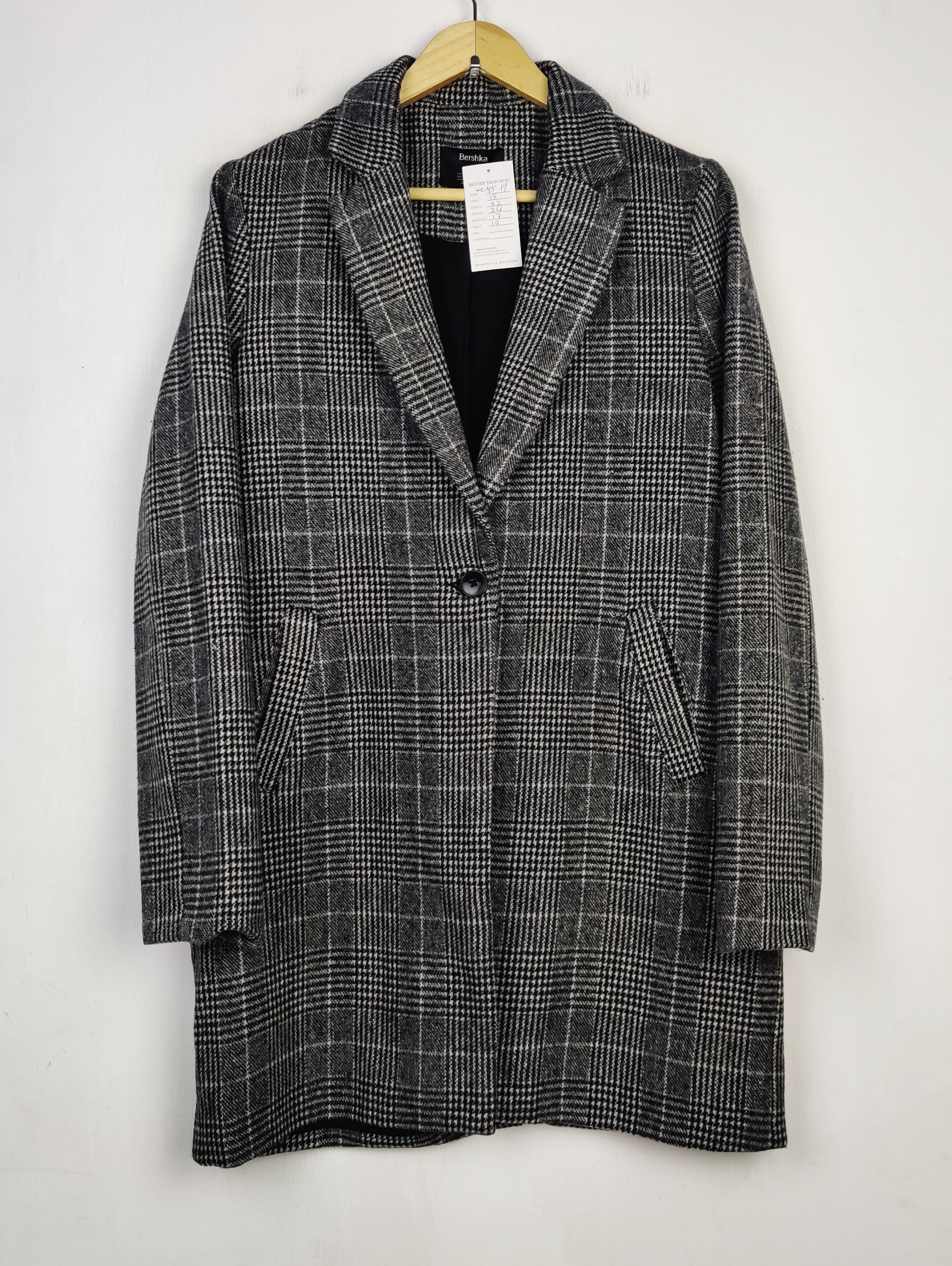 Buy online pre-used pre-loved 100% authentic & Original branded Bershka (WC-4519) available in Pakistan. Top international brands avilable.