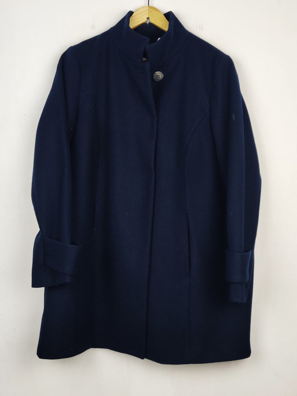 Buy online pre-used pre-loved 100% authentic & Original branded Tailored (WC-4538) available in Pakistan. Top international brands avilable.