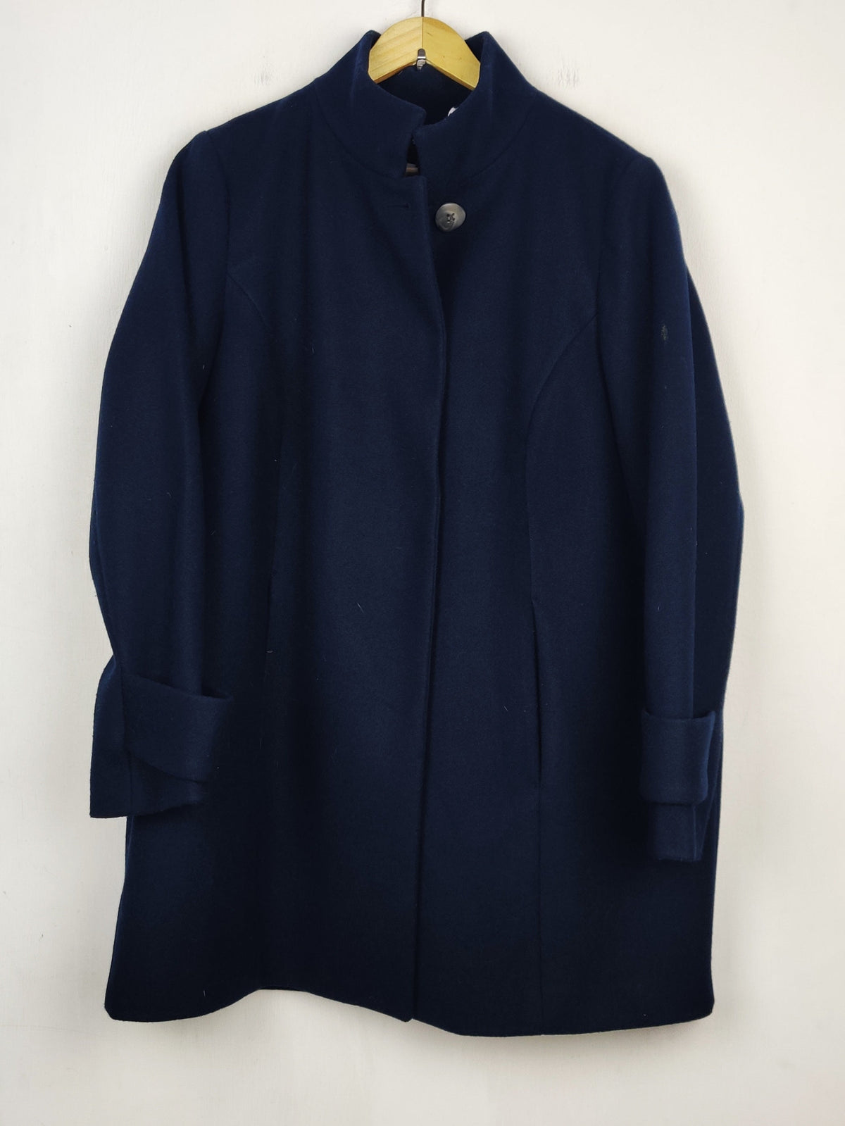 Buy online pre-used pre-loved 100% authentic & Original branded Tailored (WC-4538) available in Pakistan. Top international brands avilable.