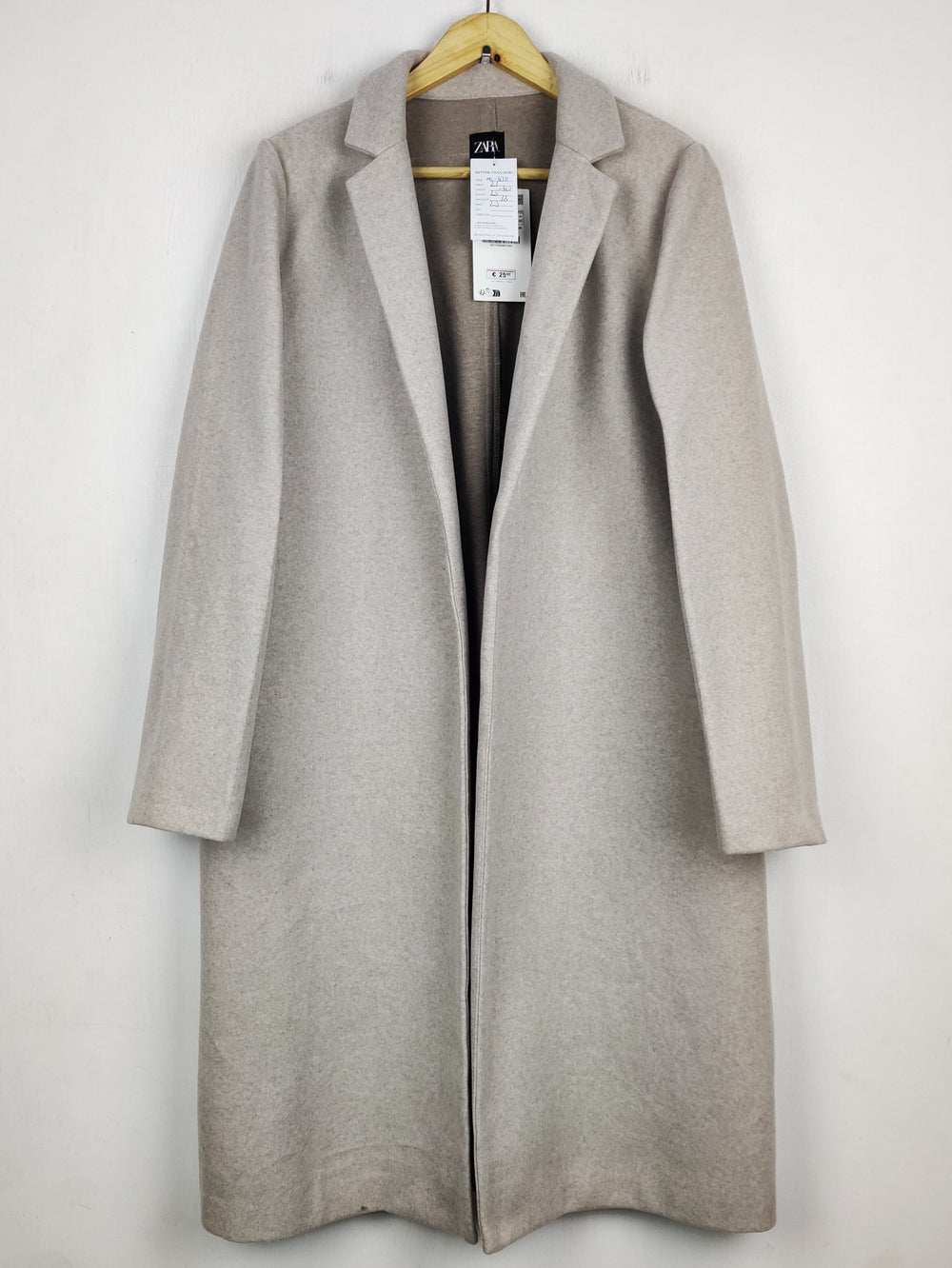 Buy online pre-used pre-loved 100% authentic & Original branded Zara (WC-4711) available in Pakistan. Top international brands avilable.