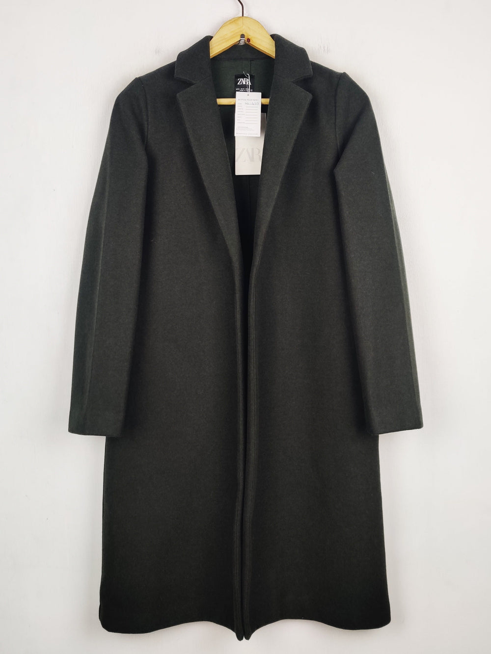 Buy online pre-used pre-loved 100% authentic & Original branded Zara (WC-4713) available in Pakistan. Top international brands avilable.