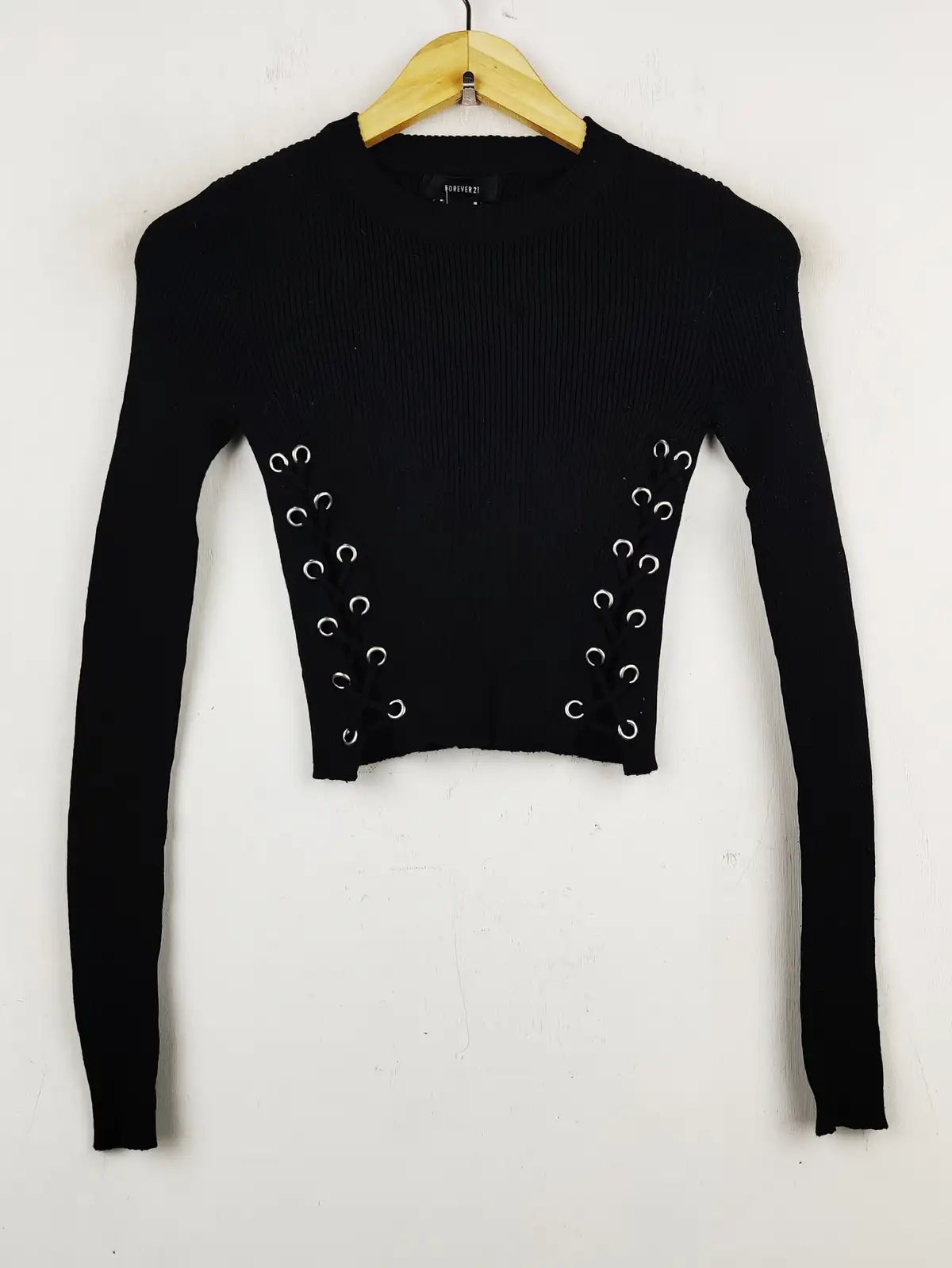 Buy online pre-used pre-loved 100% authentic & Original branded Forever 21 (WCT-1051) available in Pakistan. Top international brands avilable.