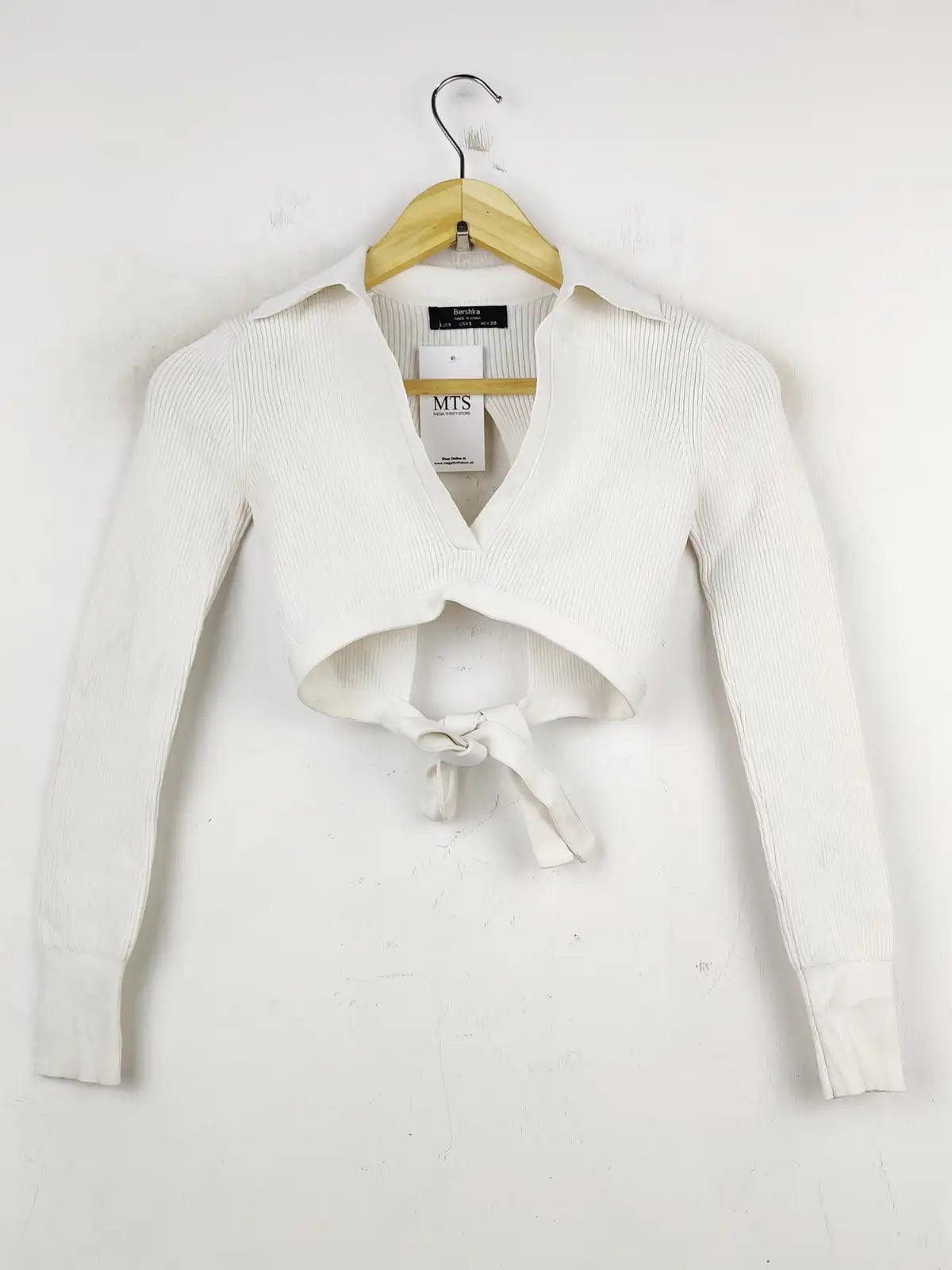 Buy online pre-used pre-loved 100% authentic & Original branded Bershka (WCT-1086) available in Pakistan. Top international brands avilable.
