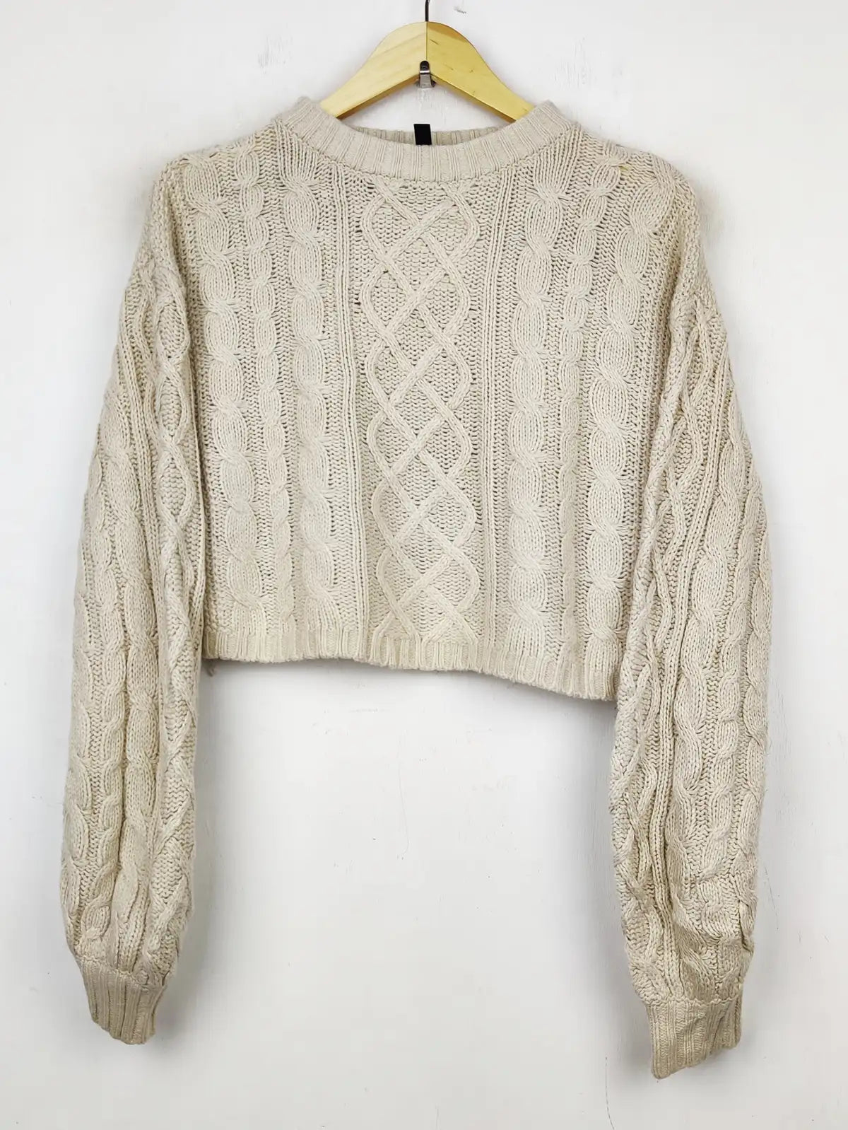 Buy online pre-used pre-loved 100% authentic & Original branded H&M (WCT-1203) available in Pakistan. Top international brands avilable.