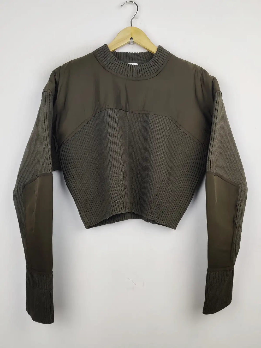 Buy online pre-used pre-loved 100% authentic & Original branded H&M (WCT-1486) available in Pakistan. Top international brands avilable.