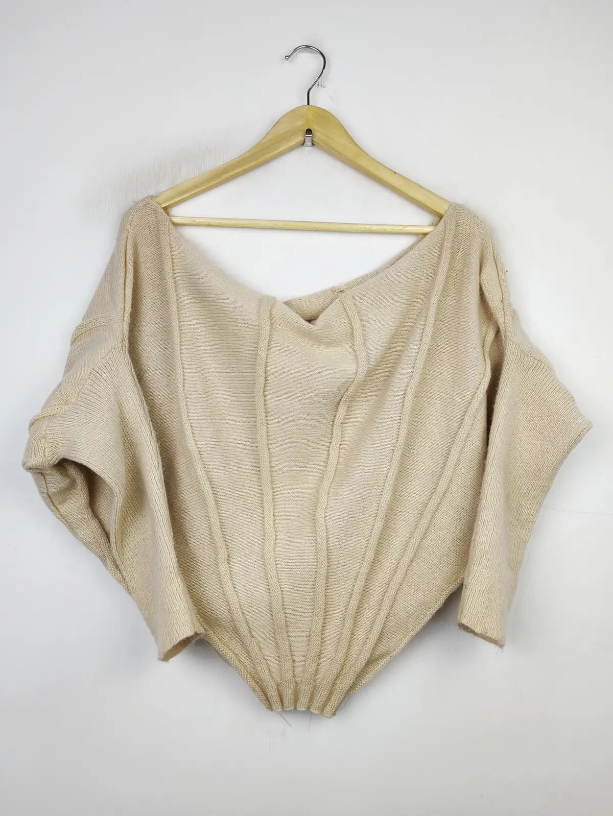 Buy online pre-used pre-loved 100% authentic & Original branded Unknown Brand (WCT-1535) available in Pakistan. Top international brands avilable.