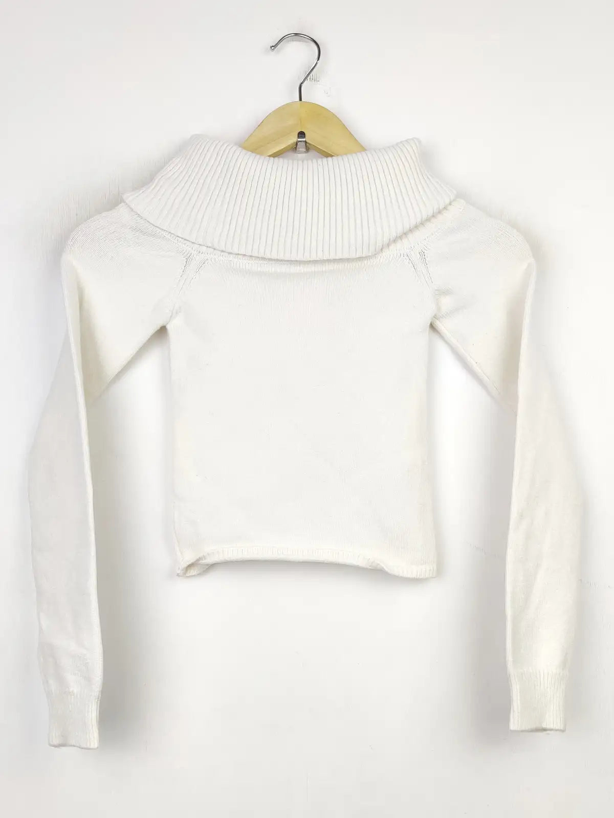 Buy online pre-used pre-loved 100% authentic & Original branded Bershka (WCT-1545) available in Pakistan. Top international brands avilable.