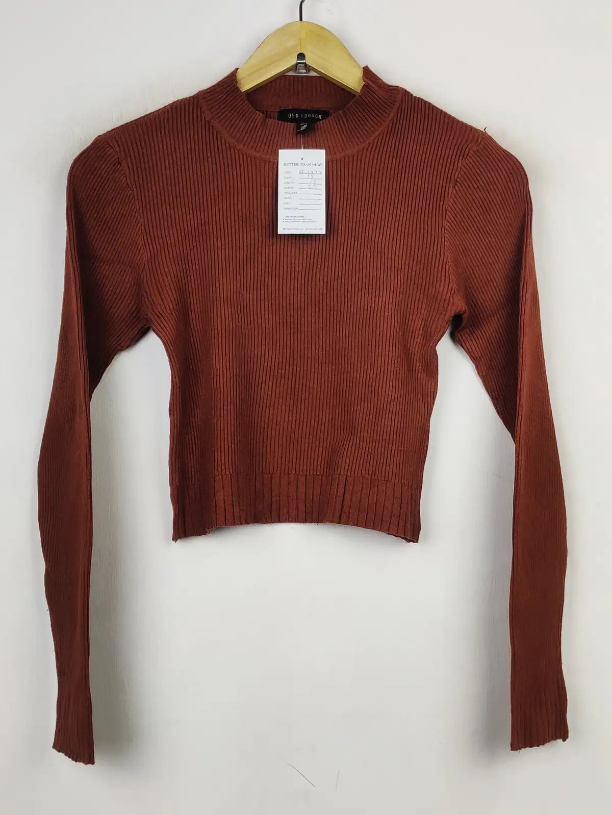 Buy online pre-used pre-loved 100% authentic & Original branded Qed London (WCT-1777) available in Pakistan. Top international brands avilable.