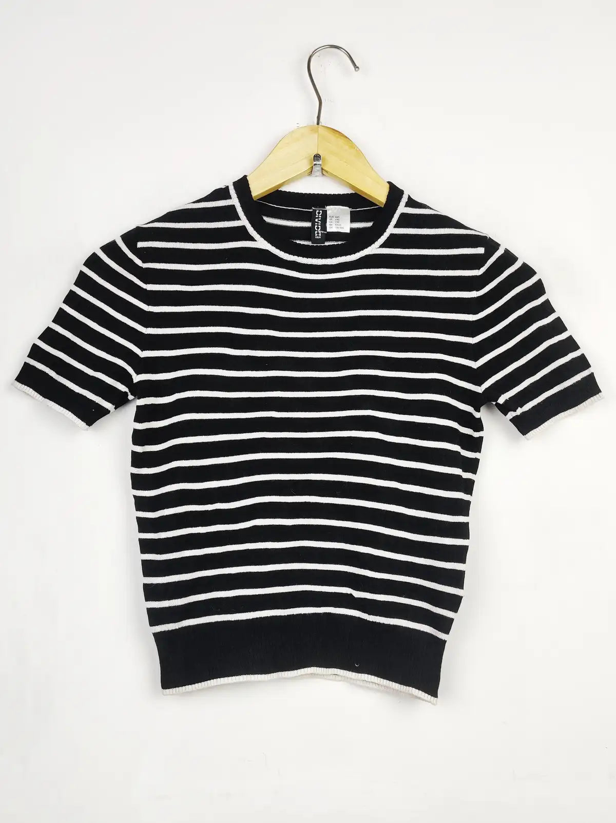 Buy online pre-used pre-loved 100% authentic & Original branded H&M (WCT-1859) available in Pakistan. Top international brands avilable.