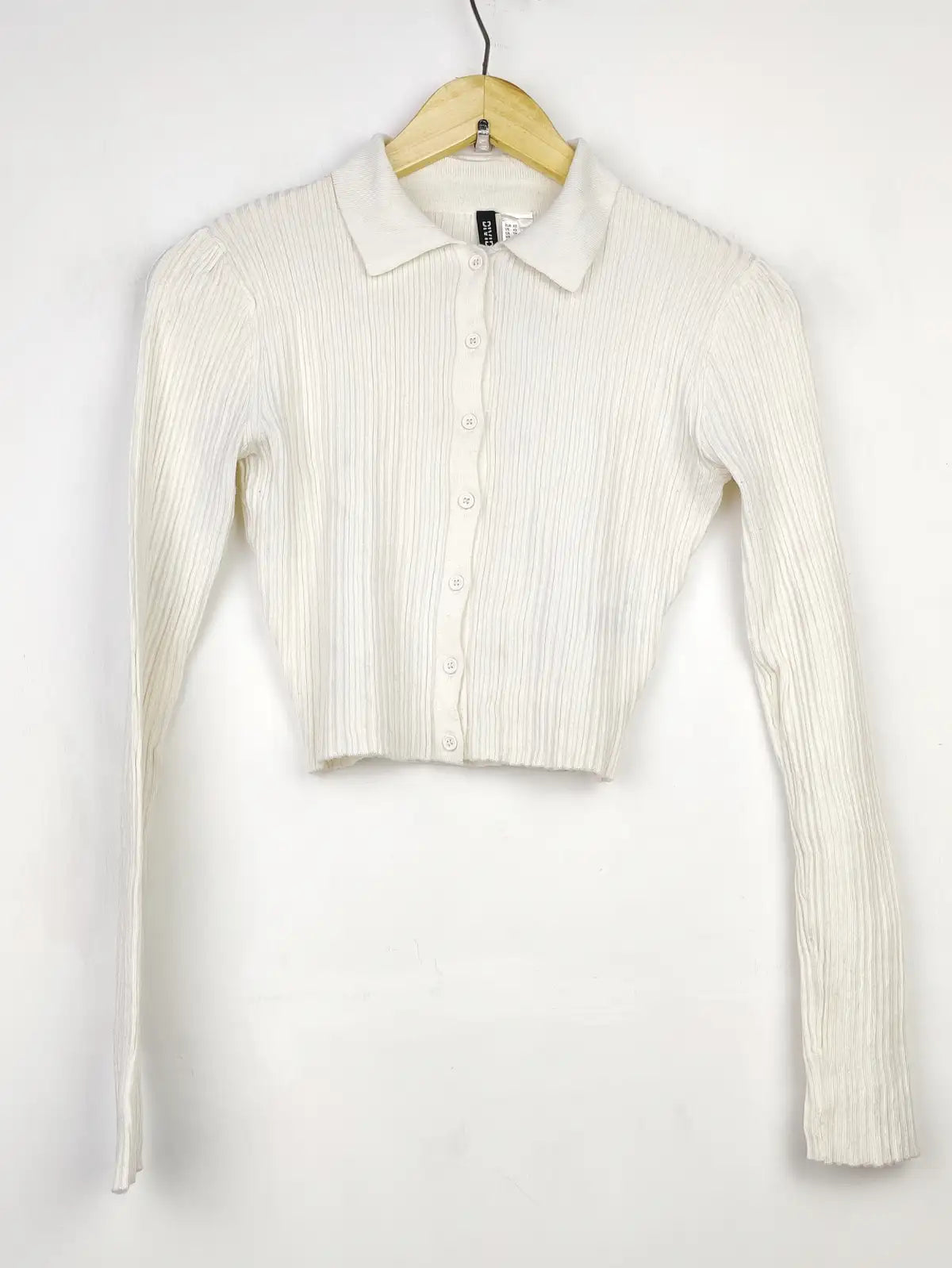 Buy online pre-used pre-loved 100% authentic & Original branded H&M (WCT-1870) available in Pakistan. Top international brands avilable.