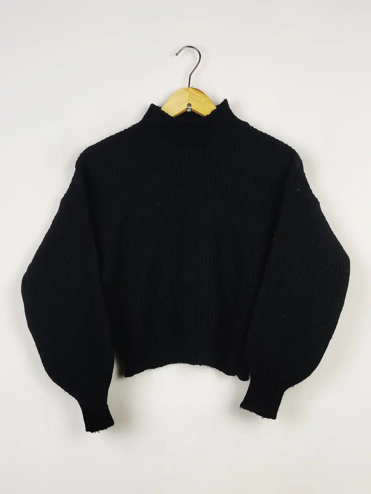 Buy online pre-used pre-loved 100% authentic & Original branded Unknown Brand (WCT-1993) available in Pakistan. Top international brands avilable.