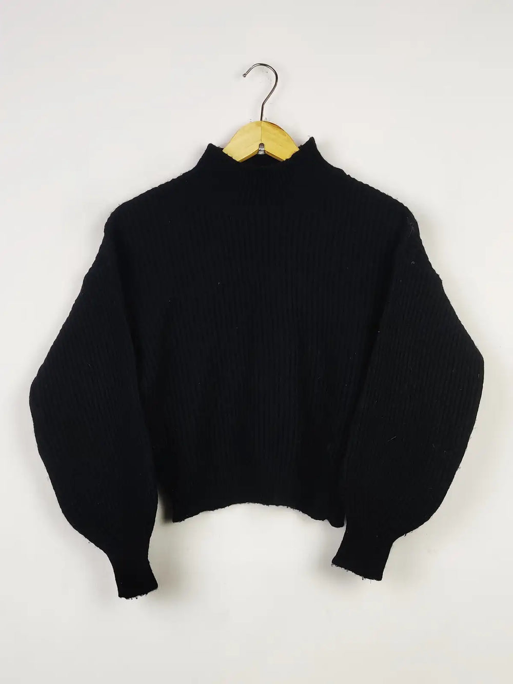 Buy online pre-used pre-loved 100% authentic & Original branded Unknown Brand (WCT-1993) available in Pakistan. Top international brands avilable.