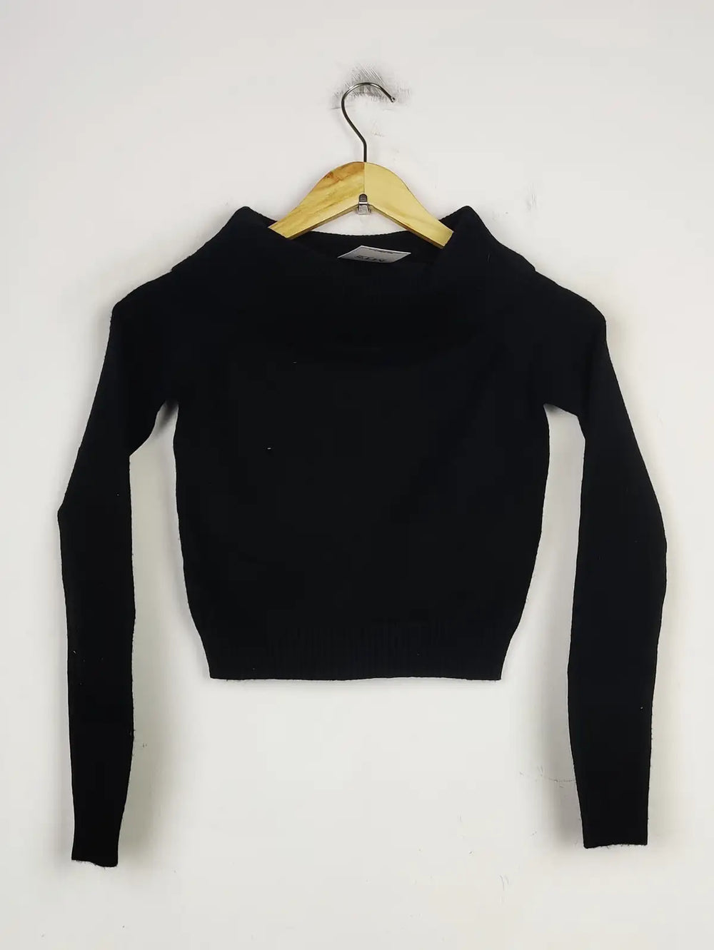 Buy online pre-used pre-loved 100% authentic & Original branded Tw (WCT-2364) available in Pakistan. Top international brands avilable.
