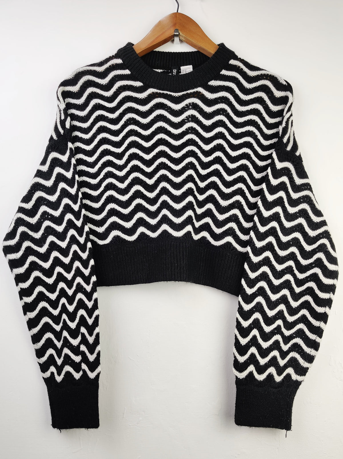 Buy online pre-used pre-loved 100% authentic & Original branded H&M (WCT-236) available in Pakistan. Top international brands avilable.