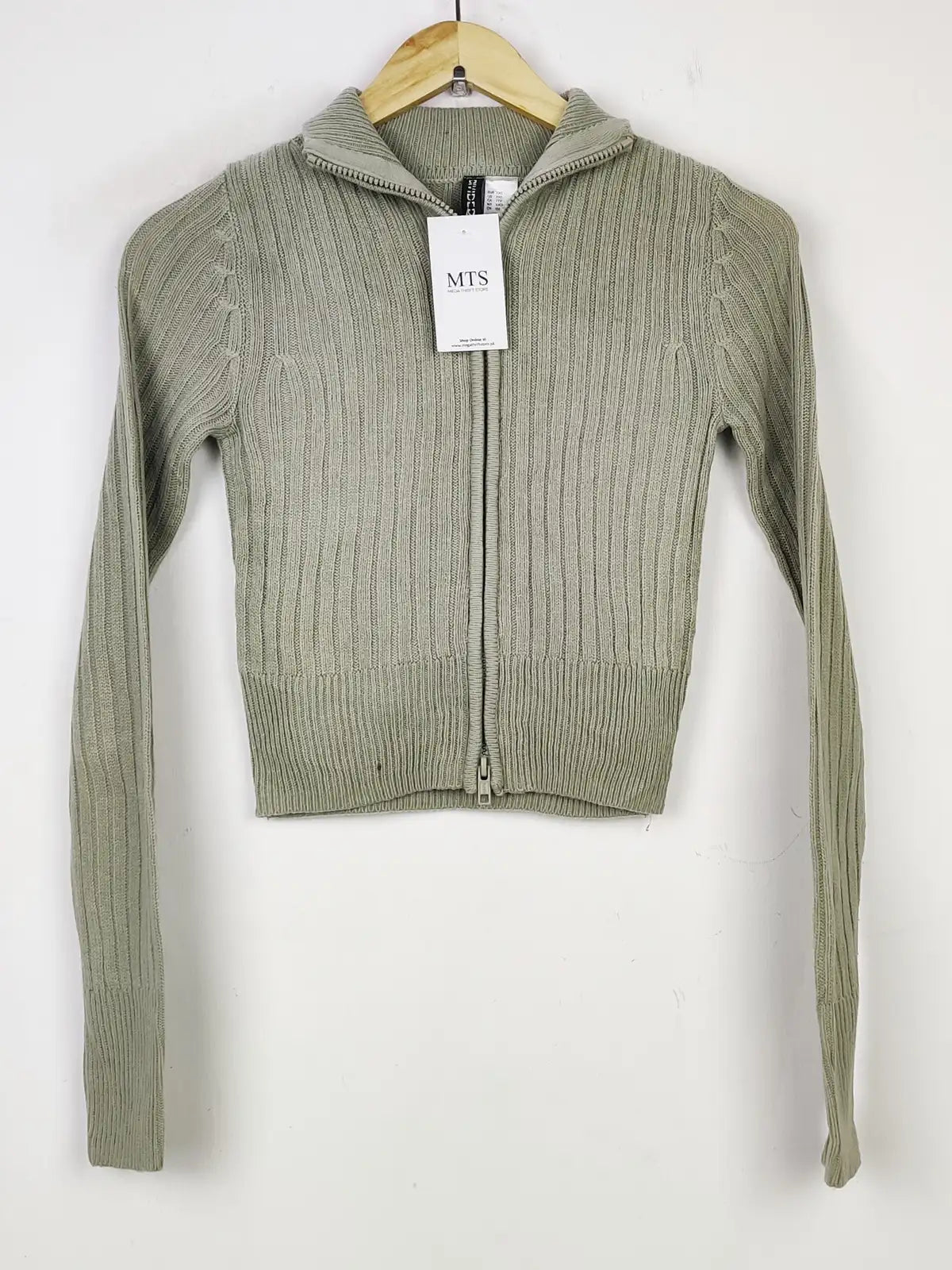 Buy online pre-used pre-loved 100% authentic & Original branded H&M (WCT-2802) available in Pakistan. Top international brands avilable.