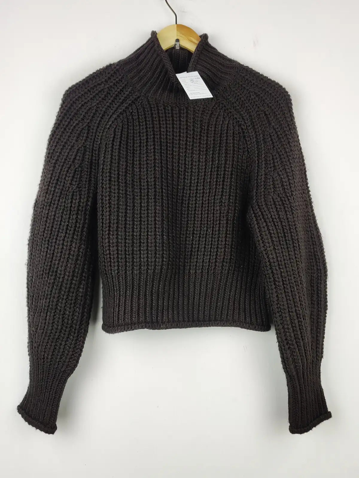 Buy online pre-used pre-loved 100% authentic & Original branded H&M (WCT-2830) available in Pakistan. Top international brands avilable.