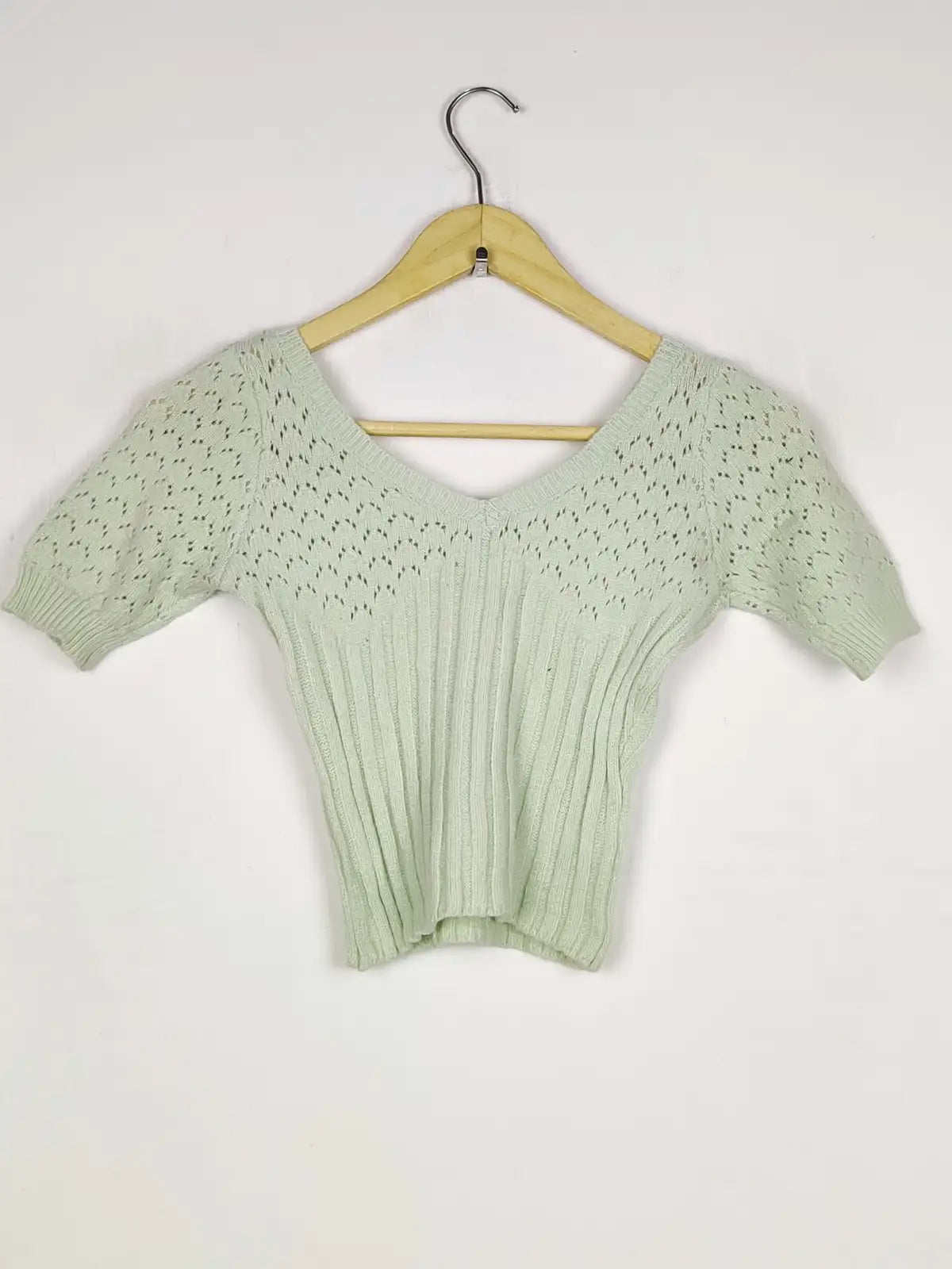 Buy online pre-used pre-loved 100% authentic & Original branded Unknown Brand (WCT-3049) available in Pakistan. Top international brands avilable.