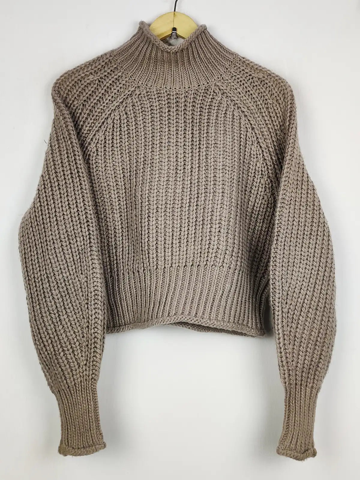 Buy online pre-used pre-loved 100% authentic & Original branded H&M (WCT-3053) available in Pakistan. Top international brands avilable.
